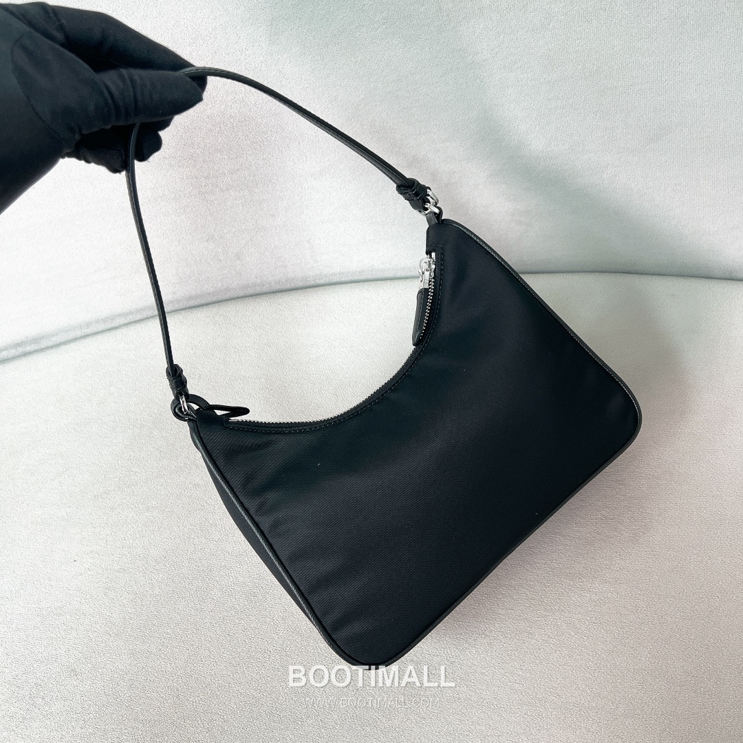 Prada Re-Edition 2005 Hobo Bag Calfskin Underarm Bag with Triangle Logo Zip Detail 프라다 리에디션 2005 카프스킨 언더암 트라이앵글 로고 집 호보백 1N204M 22cm 13