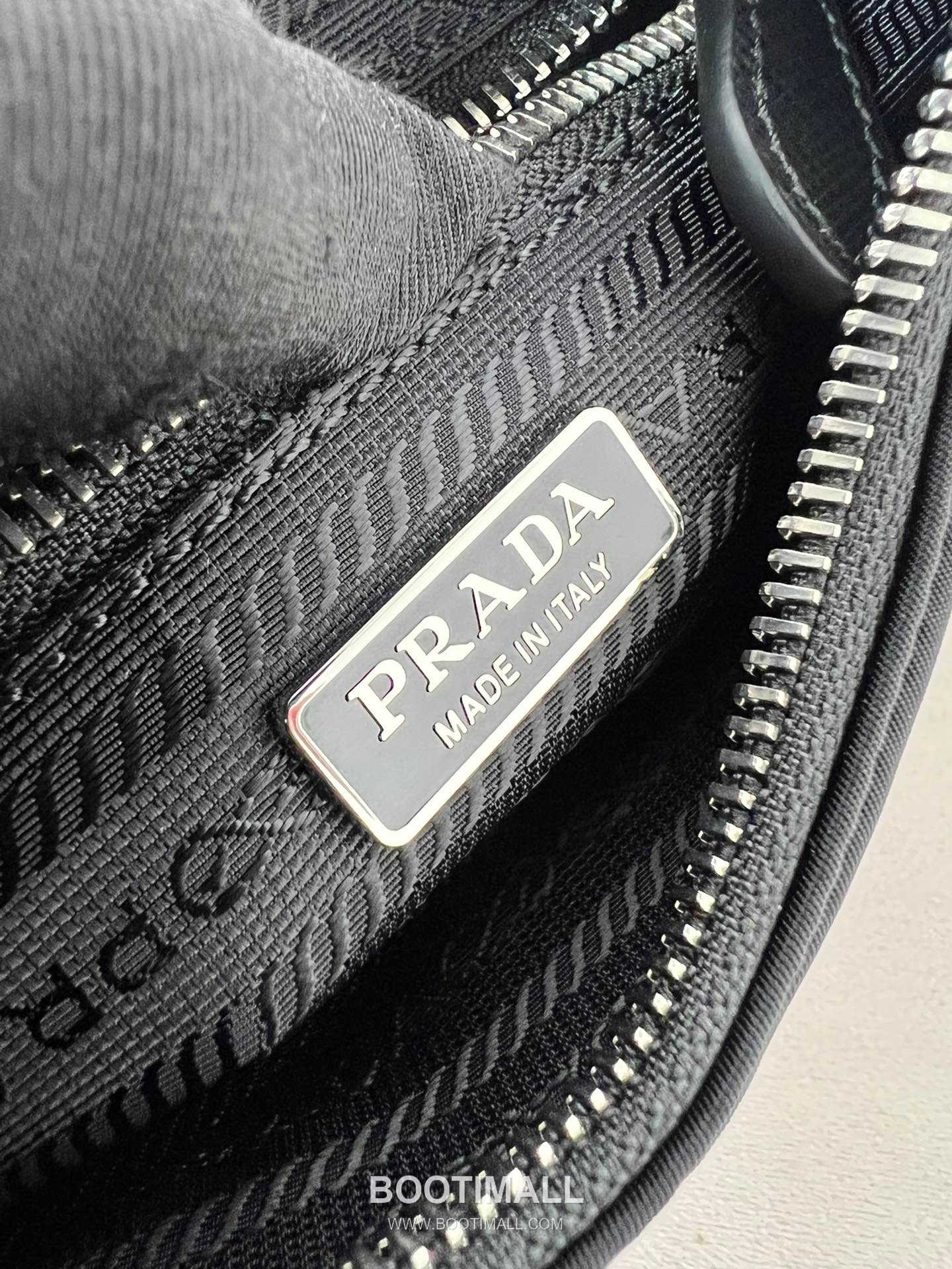 Prada Re-Edition 2005 Hobo Bag Calfskin Underarm Bag with Triangle Logo Zip Detail 프라다 리에디션 2005 카프스킨 언더암 트라이앵글 로고 집 호보백 1N204M 22cm 19