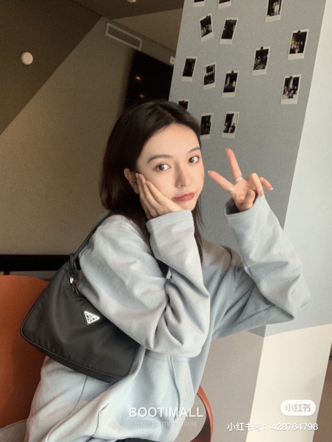 Prada Parachute Nylon Hobo Bag with Steel Triangle Logo Key Charm Strap Detail 프라다 패러슈트 나일론 스틸 트라이앵글 로고 키참 스트랩 호보백 1NE515 22cm 1