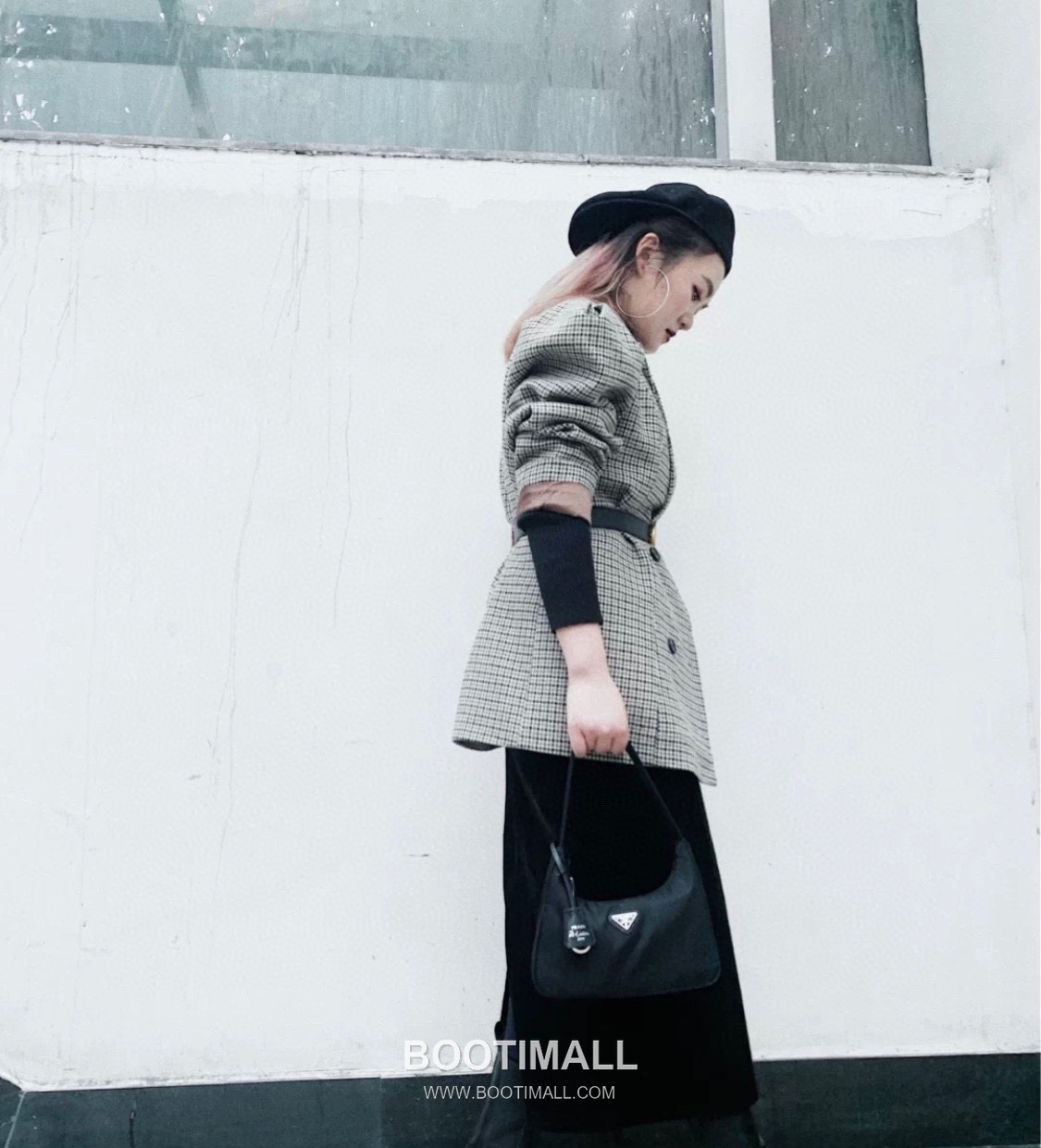 Prada Parachute Nylon Hobo Bag with Steel Triangle Logo Key Charm Strap Detail 프라다 패러슈트 나일론 스틸 트라이앵글 로고 키참 스트랩 호보백 1NE515 22cm 4