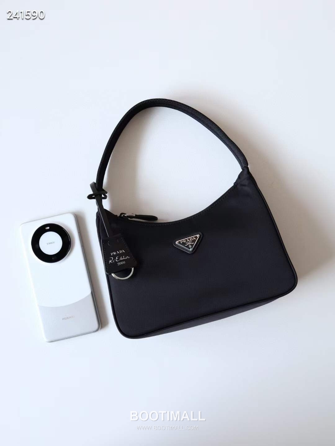 Prada Parachute Nylon Hobo Bag with Steel Triangle Logo Key Charm Strap Detail 프라다 패러슈트 나일론 스틸 트라이앵글 로고 키참 스트랩 호보백 1NE515 22cm 11