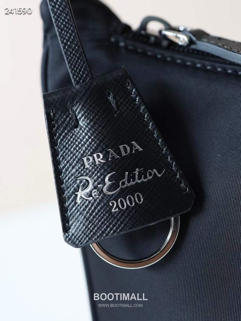 Prada Parachute Nylon Hobo Bag with Steel Triangle Logo Key Charm Strap Detail 프라다 패러슈트 나일론 스틸 트라이앵글 로고 키참 스트랩 호보백 1NE515 22cm 15