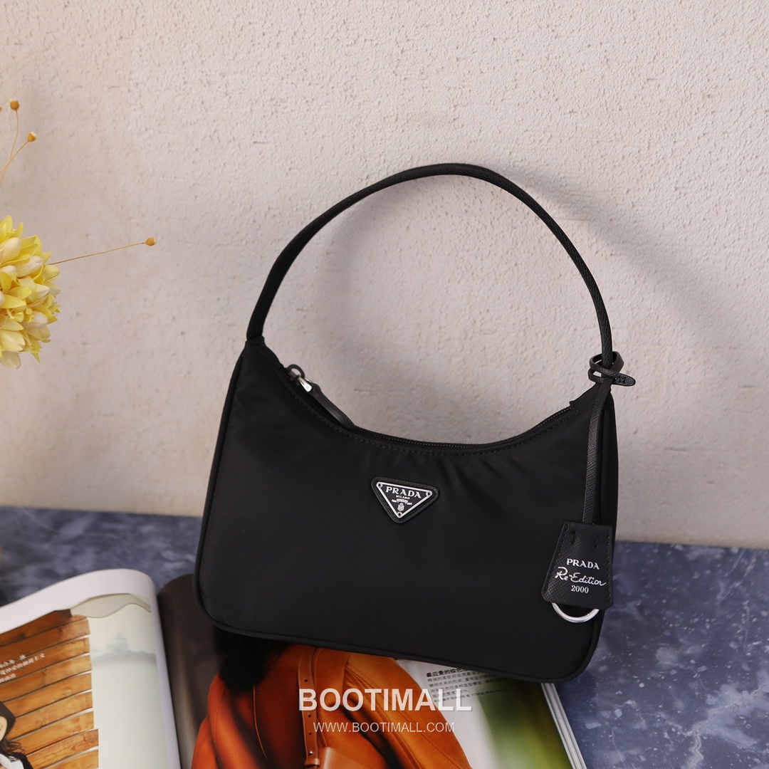 Prada Parachute Nylon Hobo Bag with Steel Triangle Logo Key Charm Strap Detail 프라다 패러슈트 나일론 스틸 트라이앵글 로고 키참 스트랩 호보백 1NE515 22cm 18