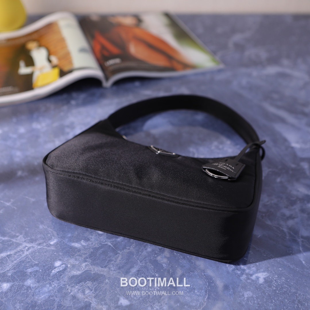 Prada Parachute Nylon Hobo Bag with Steel Triangle Logo Key Charm Strap Detail 프라다 패러슈트 나일론 스틸 트라이앵글 로고 키참 스트랩 호보백 1NE515 22cm 22