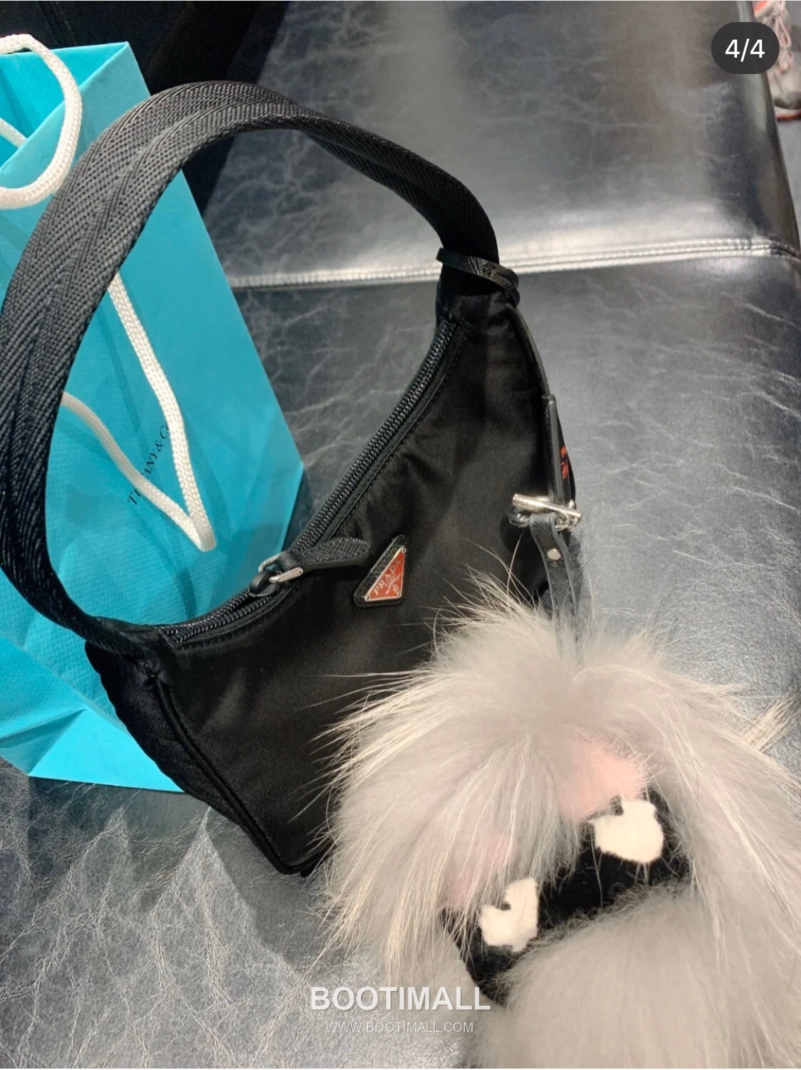 Prada Nylon Hobo Bag with Triangle Logo Underarm Zip Detail 프라다 나일론 트라이앵글 로고 언더암 집 호보백 1NE204 23cm 8