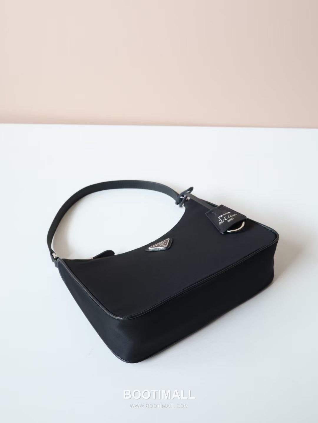 Prada Nylon Hobo Bag with Triangle Logo Underarm Zip Detail 프라다 나일론 트라이앵글 로고 언더암 집 호보백 1NE204 23cm 11