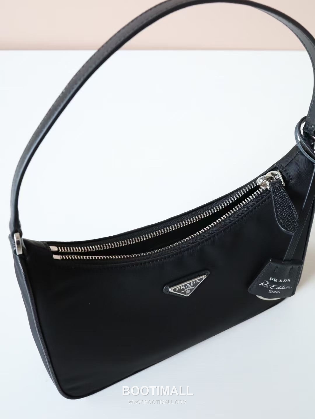 Prada Nylon Hobo Bag with Triangle Logo Underarm Zip Detail 프라다 나일론 트라이앵글 로고 언더암 집 호보백 1NE204 23cm 12