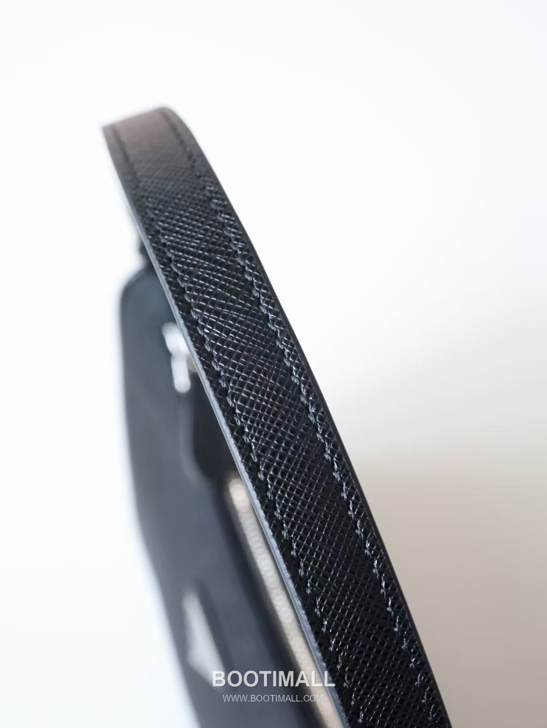 Prada Nylon Hobo Bag with Triangle Logo Underarm Zip Detail 프라다 나일론 트라이앵글 로고 언더암 집 호보백 1NE204 23cm 14