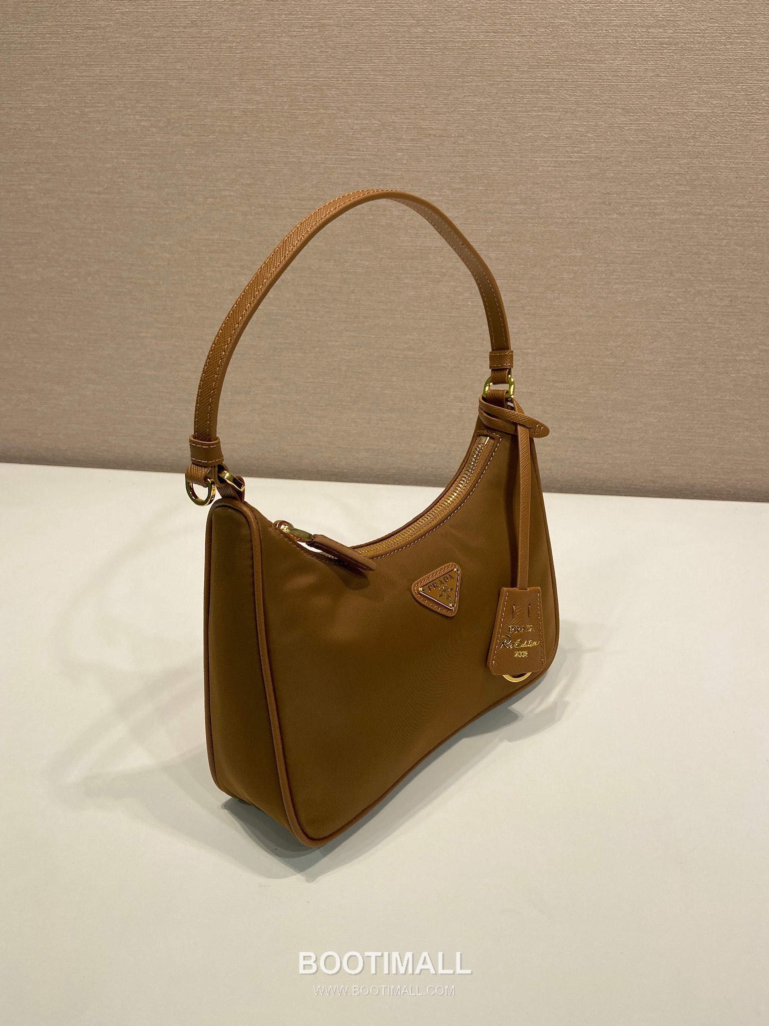 Prada Nylon Hobo Bag with Triangle Logo Underarm Zip Detail 프라다 나일론 트라이앵글 로고 언더암 집 호보백 1NE204 23cm 2