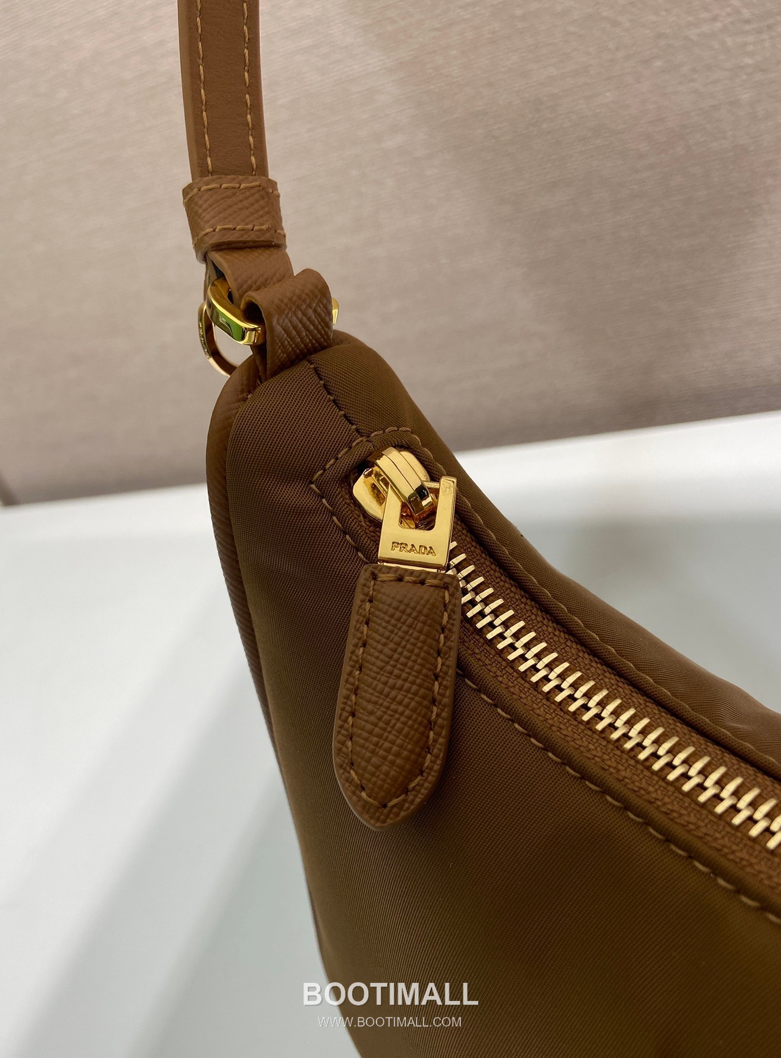 Prada Nylon Hobo Bag with Triangle Logo Underarm Zip Detail 프라다 나일론 트라이앵글 로고 언더암 집 호보백 1NE204 23cm 6