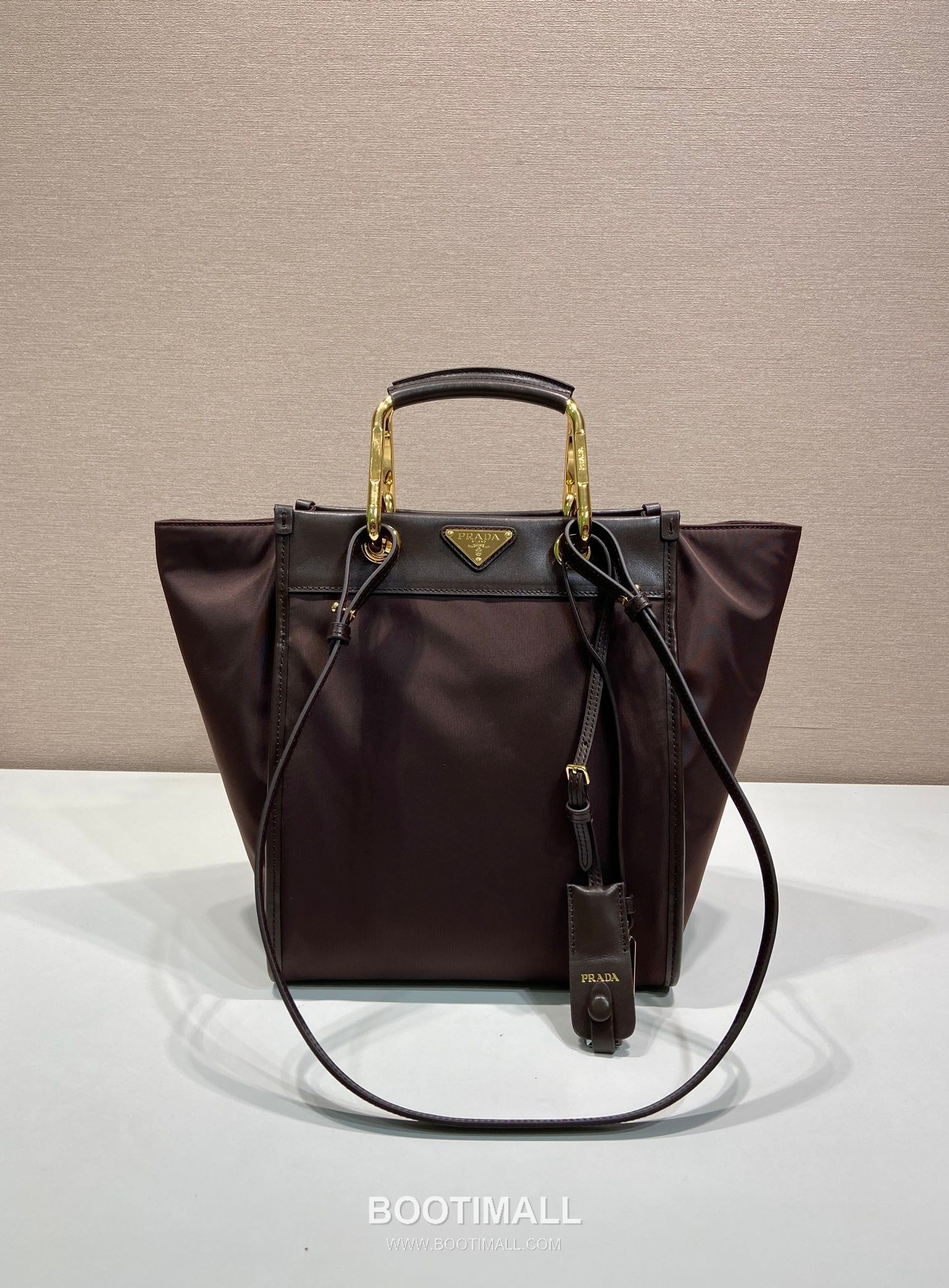 Prada Re-Nylon Geometric Tote Bag with Leather Handle Triangle Logo Detail 프라다 리나일론 지오메트릭 레더 핸들 트라이앵글 로고 토트백 1BG578 23cm 4