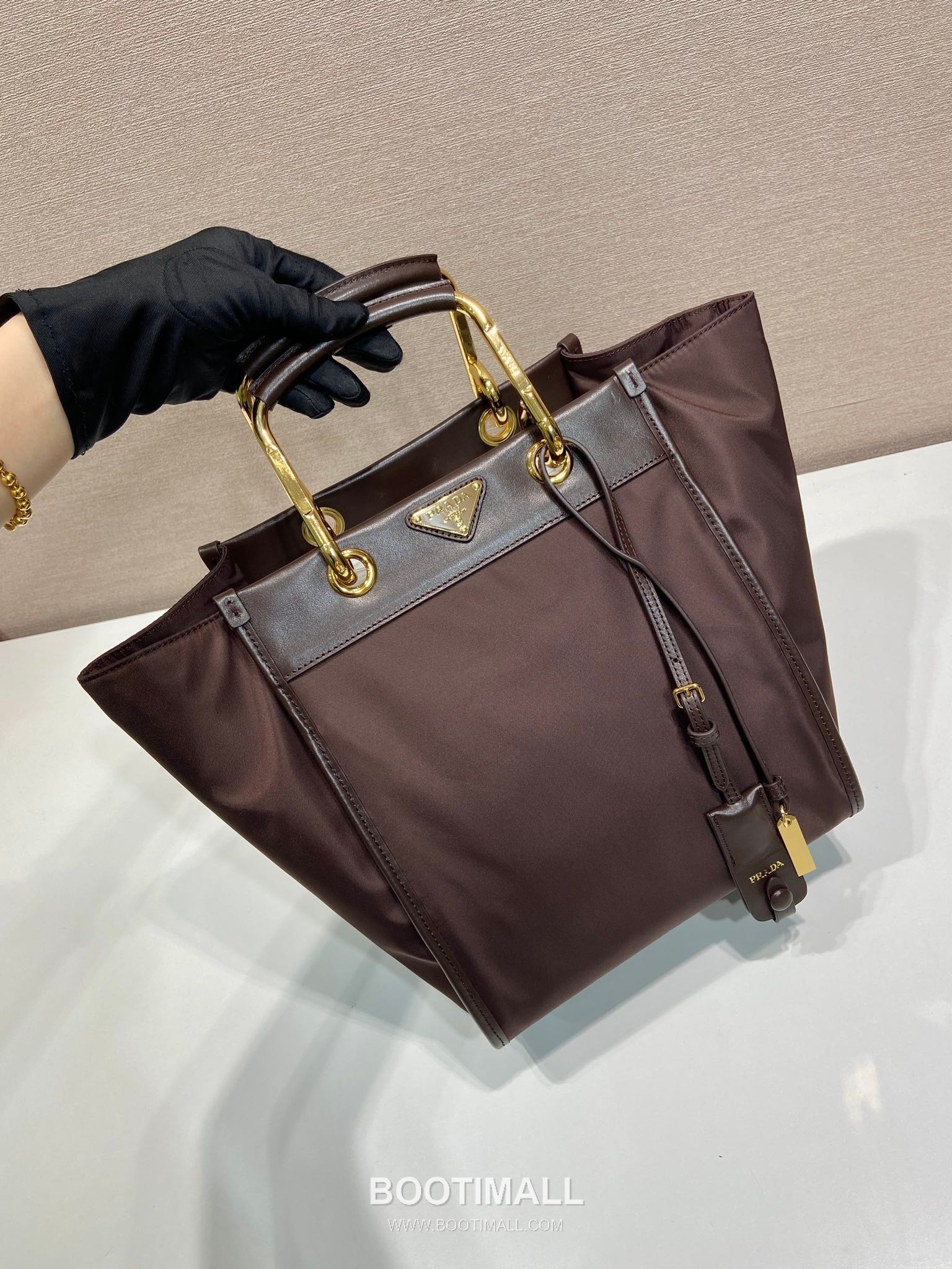 Prada Re-Nylon Geometric Tote Bag with Leather Handle Triangle Logo Detail 프라다 리나일론 지오메트릭 레더 핸들 트라이앵글 로고 토트백 1BG578 23cm 7