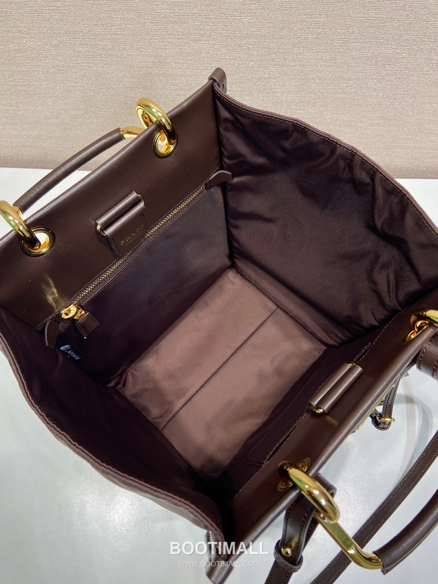 Prada Re-Nylon Geometric Tote Bag with Leather Handle Triangle Logo Detail 프라다 리나일론 지오메트릭 레더 핸들 트라이앵글 로고 토트백 1BG578 23cm 11