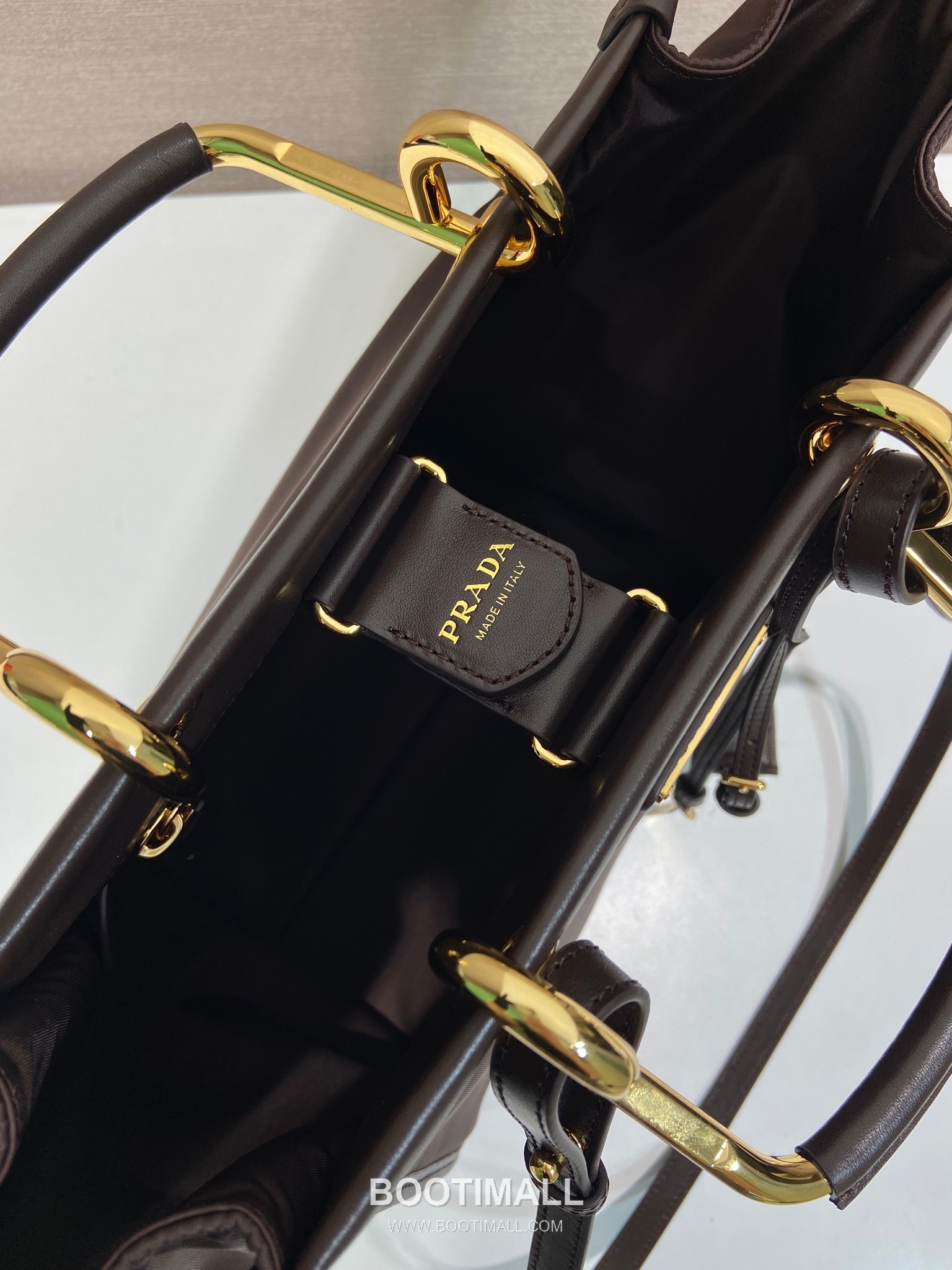 Prada Re-Nylon Geometric Tote Bag with Leather Handle Triangle Logo Detail 프라다 리나일론 지오메트릭 레더 핸들 트라이앵글 로고 토트백 1BG578 23cm 12