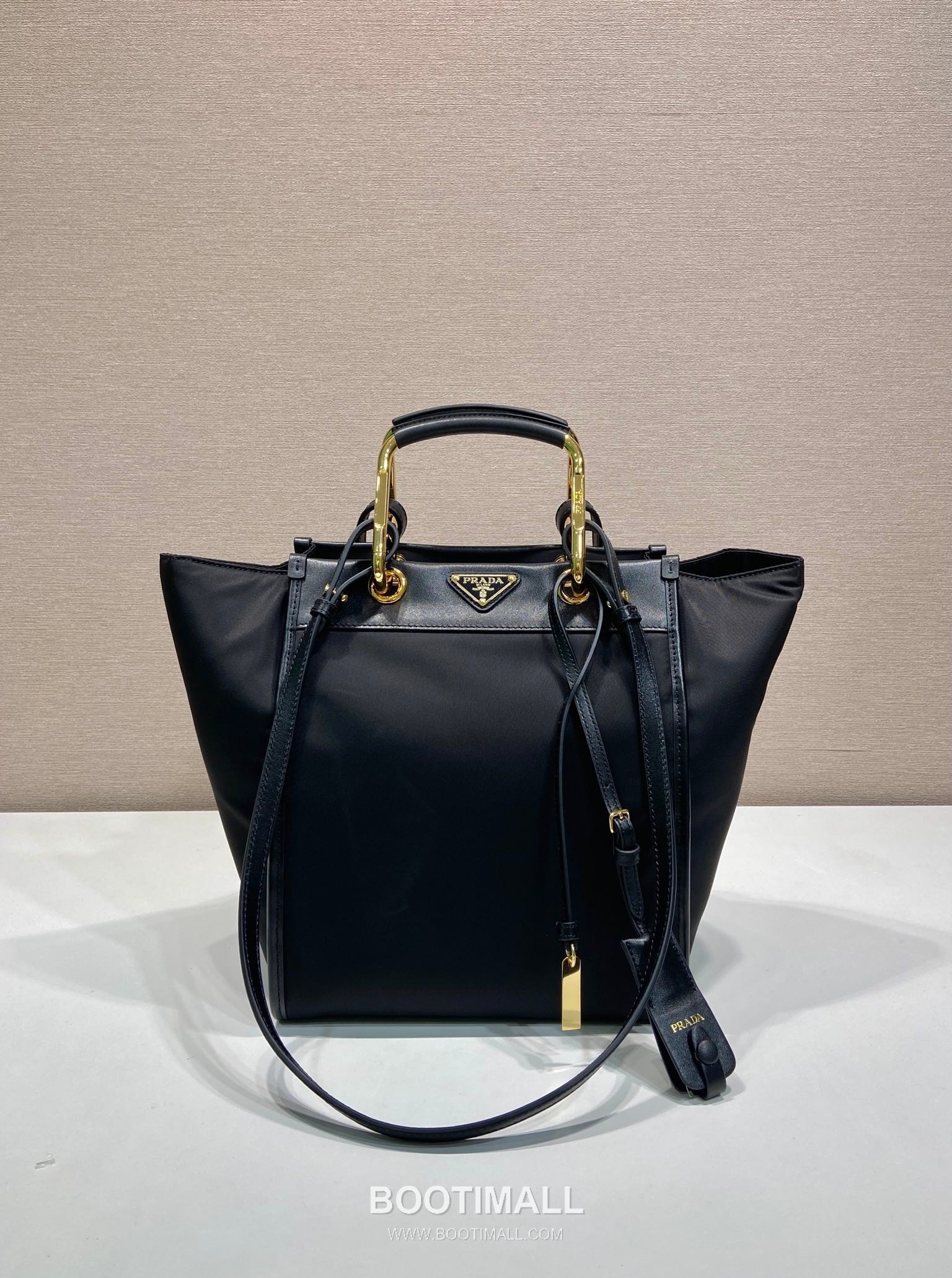 Prada Re-Nylon Geometric Tote Bag with Leather Handle Triangle Logo Detail 프라다 리나일론 지오메트릭 레더 핸들 트라이앵글 로고 토트백 1BG578 23cm 1