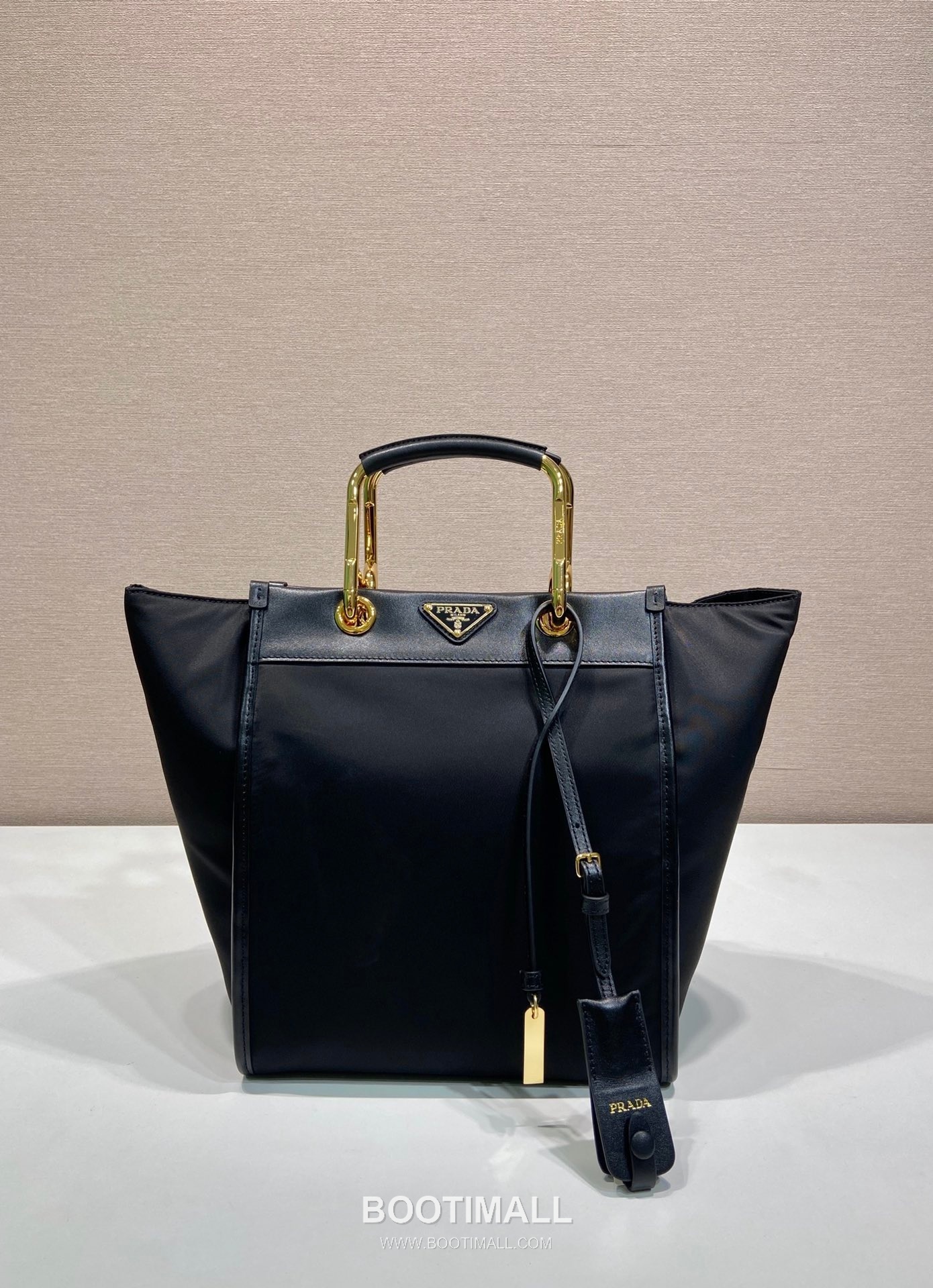 Prada Re-Nylon Geometric Tote Bag with Leather Handle Triangle Logo Detail 프라다 리나일론 지오메트릭 레더 핸들 트라이앵글 로고 토트백 1BG578 23cm 2