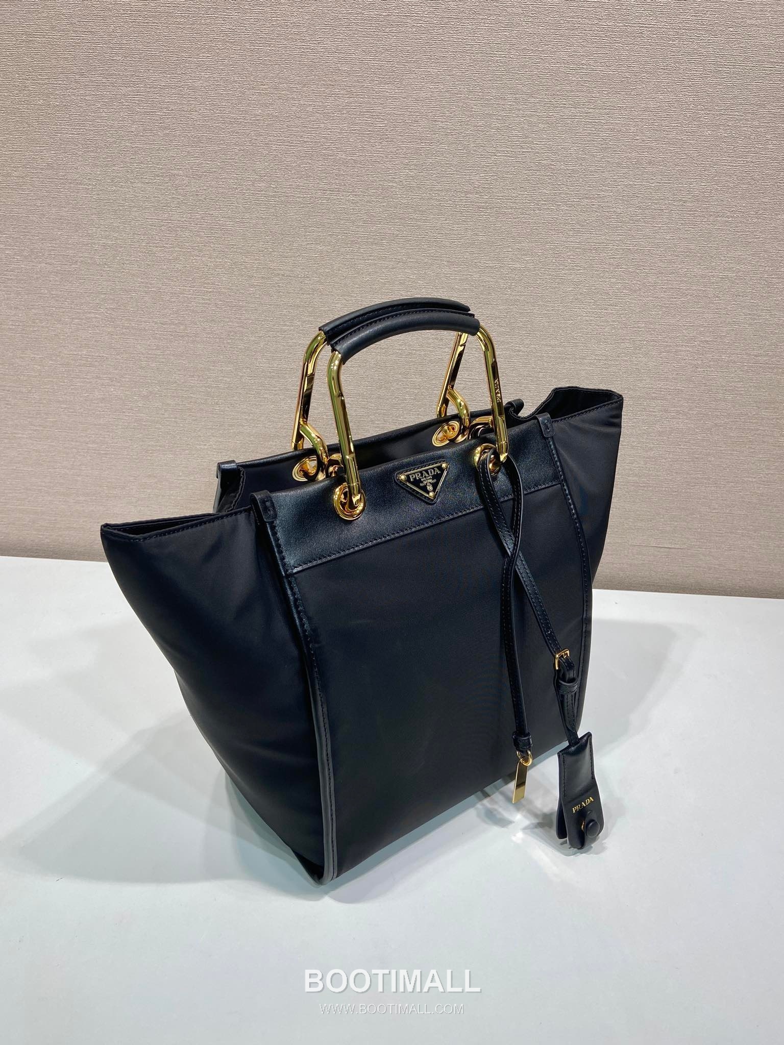 Prada Re-Nylon Geometric Tote Bag with Leather Handle Triangle Logo Detail 프라다 리나일론 지오메트릭 레더 핸들 트라이앵글 로고 토트백 1BG578 23cm 3