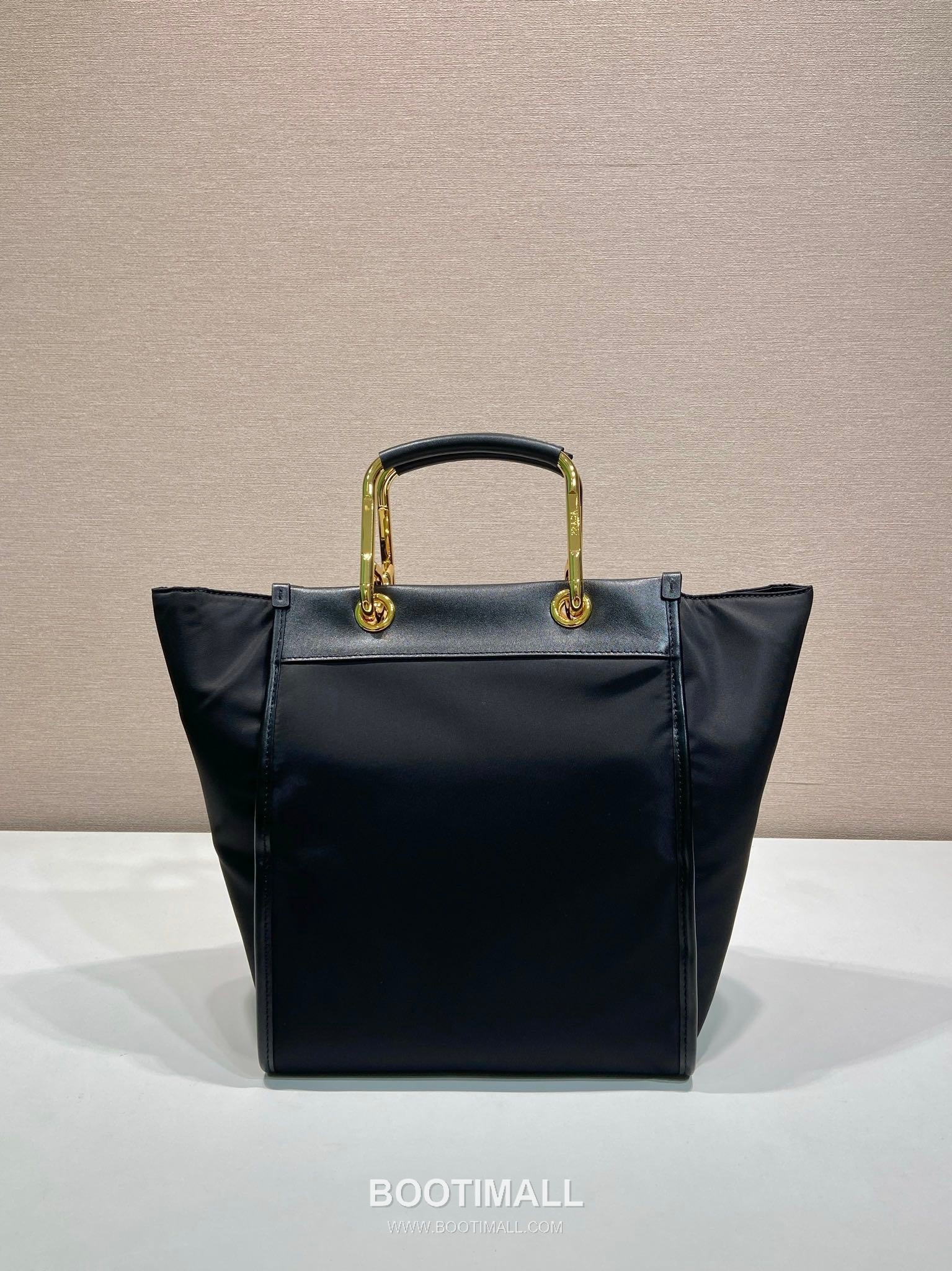 Prada Re-Nylon Geometric Tote Bag with Leather Handle Triangle Logo Detail 프라다 리나일론 지오메트릭 레더 핸들 트라이앵글 로고 토트백 1BG578 23cm 4