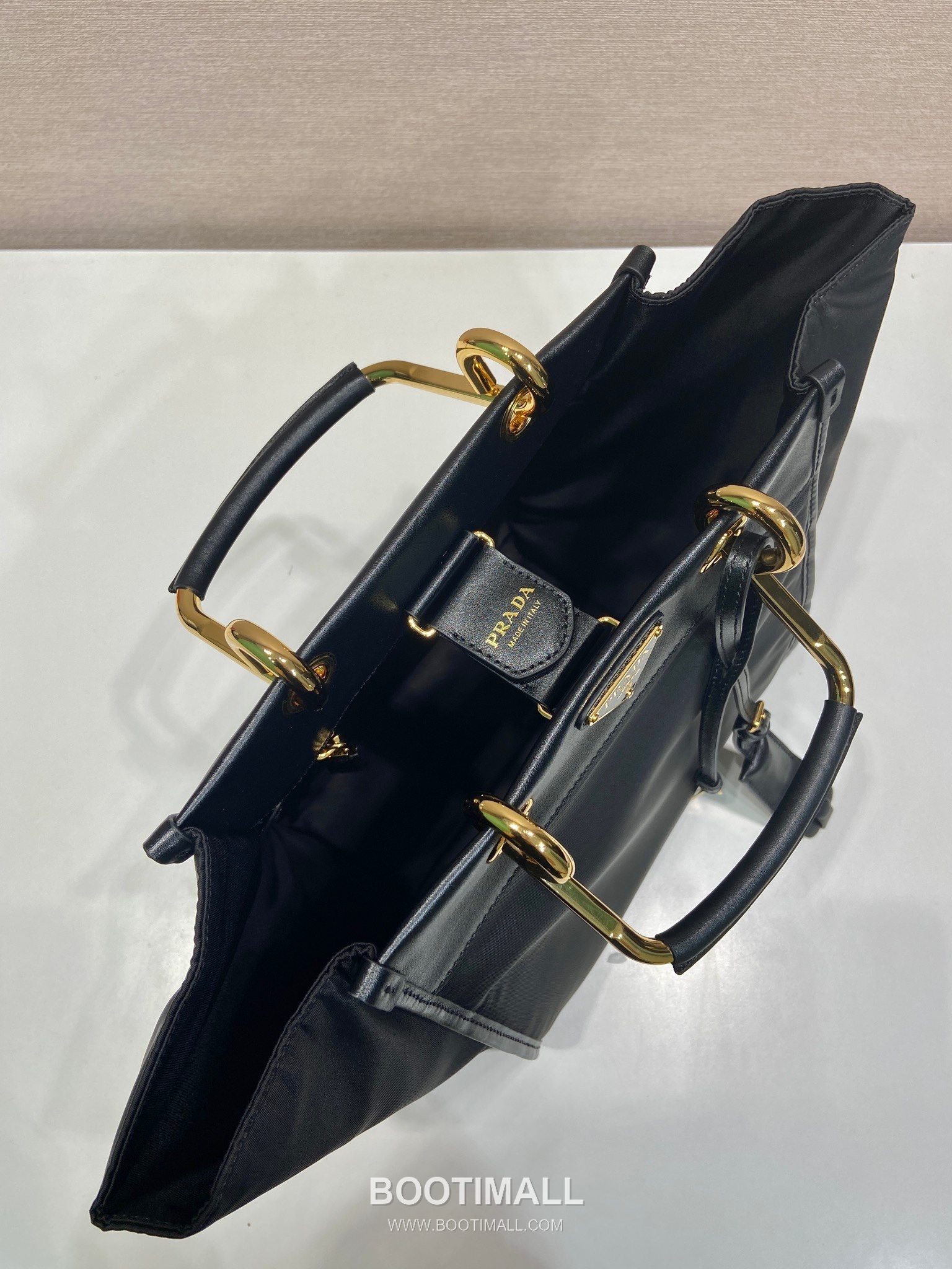 Prada Re-Nylon Geometric Tote Bag with Leather Handle Triangle Logo Detail 프라다 리나일론 지오메트릭 레더 핸들 트라이앵글 로고 토트백 1BG578 23cm 6