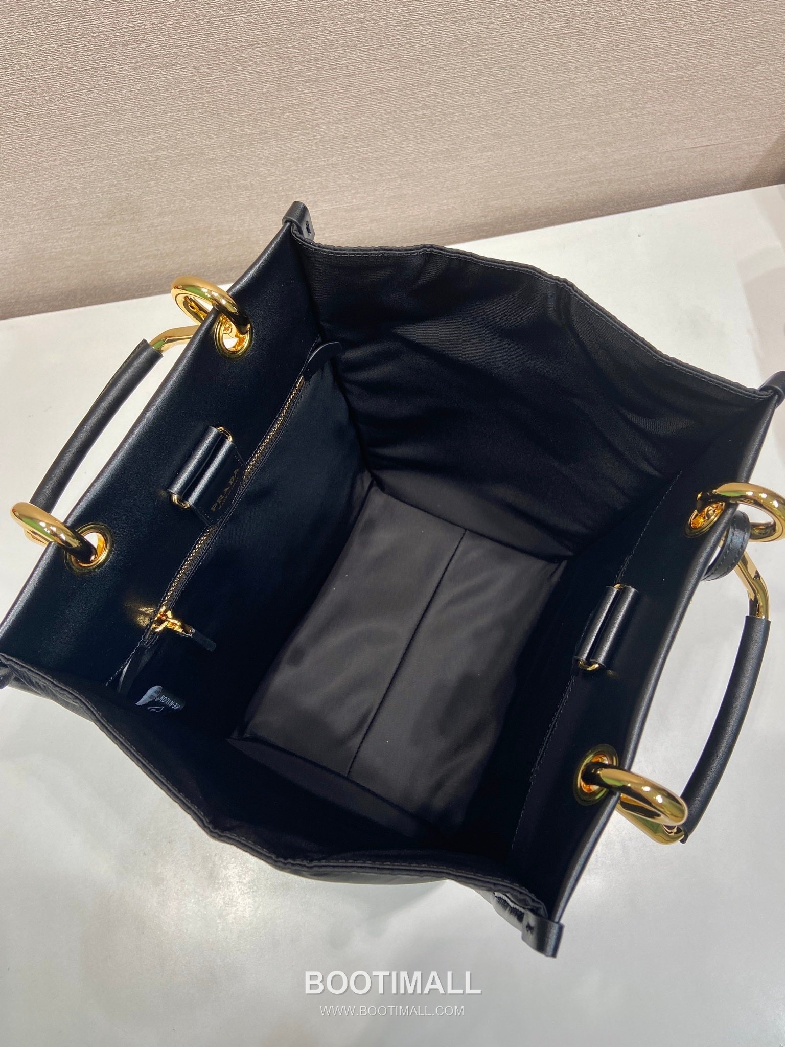 Prada Re-Nylon Geometric Tote Bag with Leather Handle Triangle Logo Detail 프라다 리나일론 지오메트릭 레더 핸들 트라이앵글 로고 토트백 1BG578 23cm 8