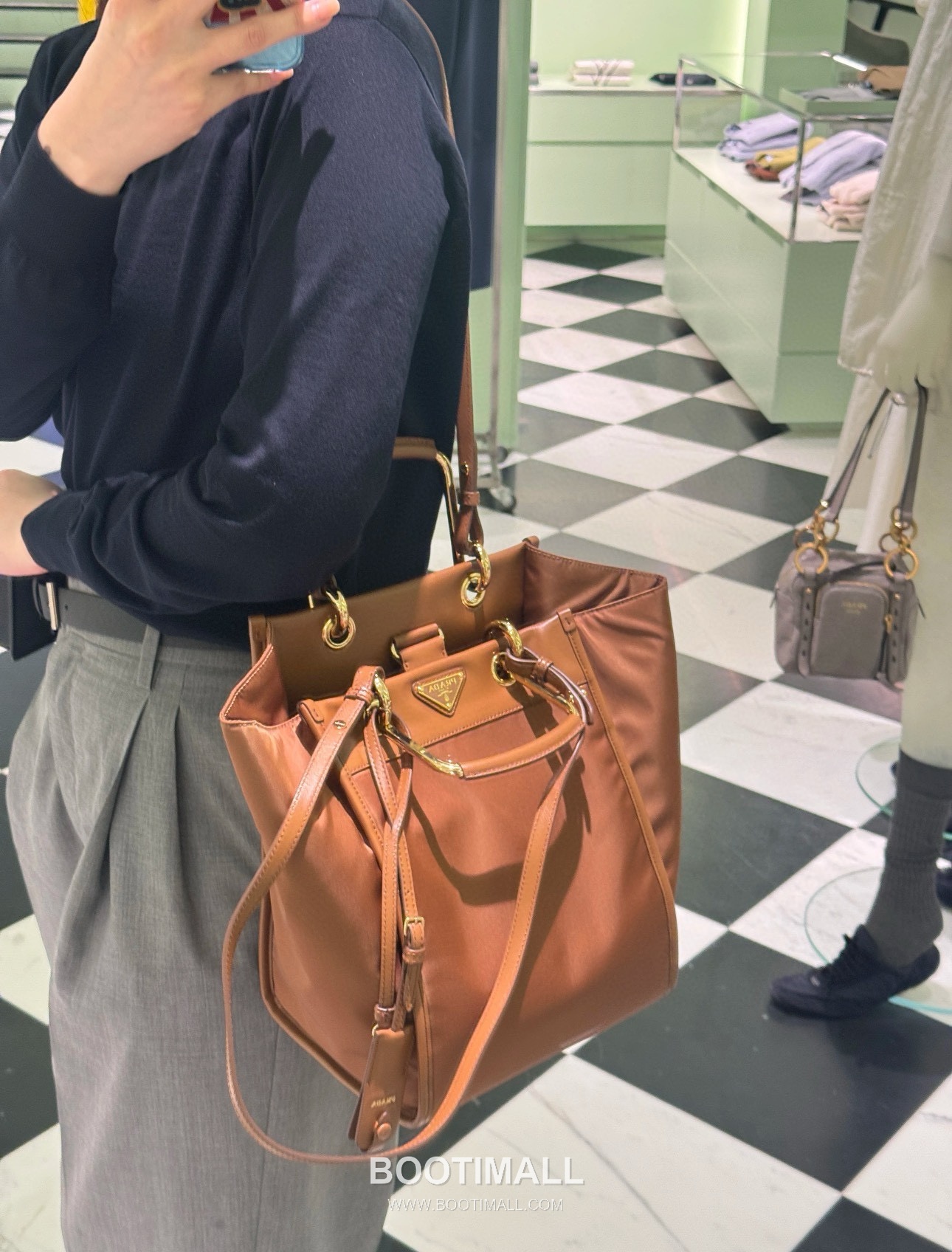 Prada Re-Nylon Geometric Tote Bag with Leather Handle Triangle Logo Detail 프라다 리나일론 지오메트릭 레더 핸들 트라이앵글 로고 토트백 1BG578 23cm 6