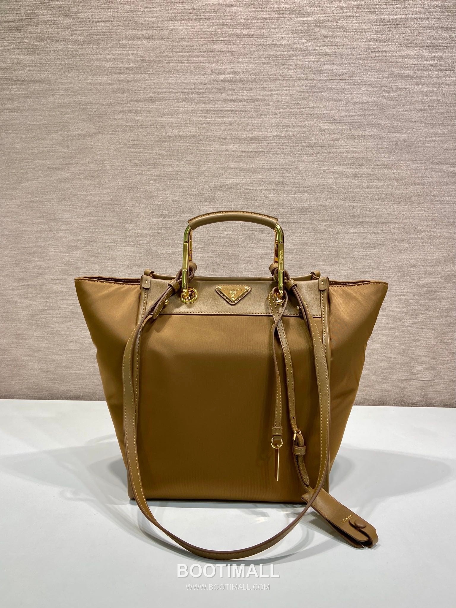 Prada Re-Nylon Geometric Tote Bag with Leather Handle Triangle Logo Detail 프라다 리나일론 지오메트릭 레더 핸들 트라이앵글 로고 토트백 1BG578 23cm 8