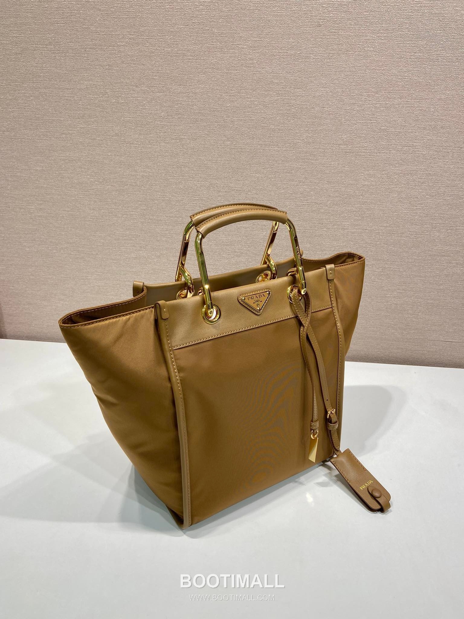 Prada Re-Nylon Geometric Tote Bag with Leather Handle Triangle Logo Detail 프라다 리나일론 지오메트릭 레더 핸들 트라이앵글 로고 토트백 1BG578 23cm 10
