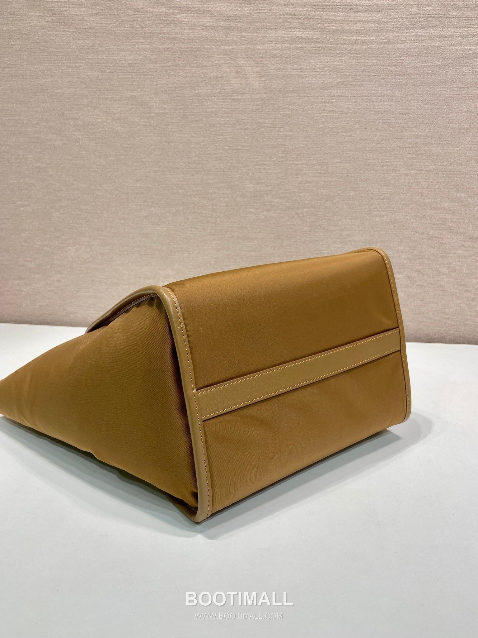 Prada Re-Nylon Geometric Tote Bag with Leather Handle Triangle Logo Detail 프라다 리나일론 지오메트릭 레더 핸들 트라이앵글 로고 토트백 1BG578 23cm 13