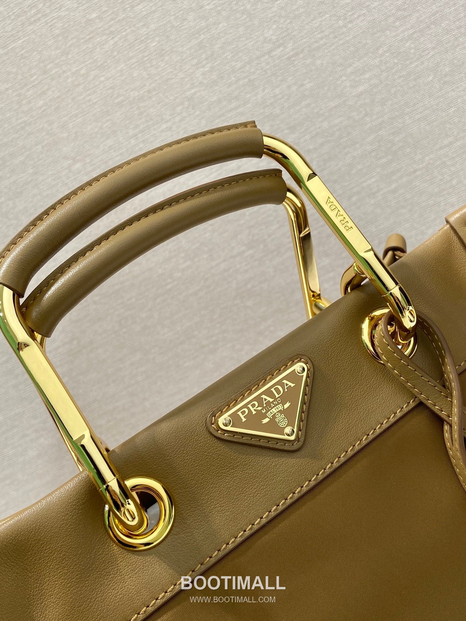 Prada Re-Nylon Geometric Tote Bag with Leather Handle Triangle Logo Detail 프라다 리나일론 지오메트릭 레더 핸들 트라이앵글 로고 토트백 1BG578 23cm 14