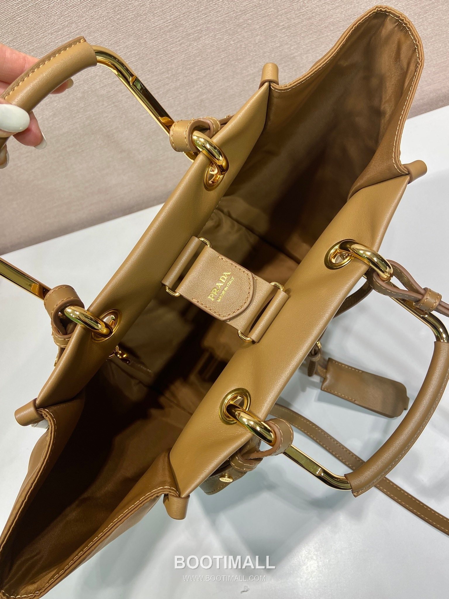 Prada Re-Nylon Geometric Tote Bag with Leather Handle Triangle Logo Detail 프라다 리나일론 지오메트릭 레더 핸들 트라이앵글 로고 토트백 1BG578 23cm 15