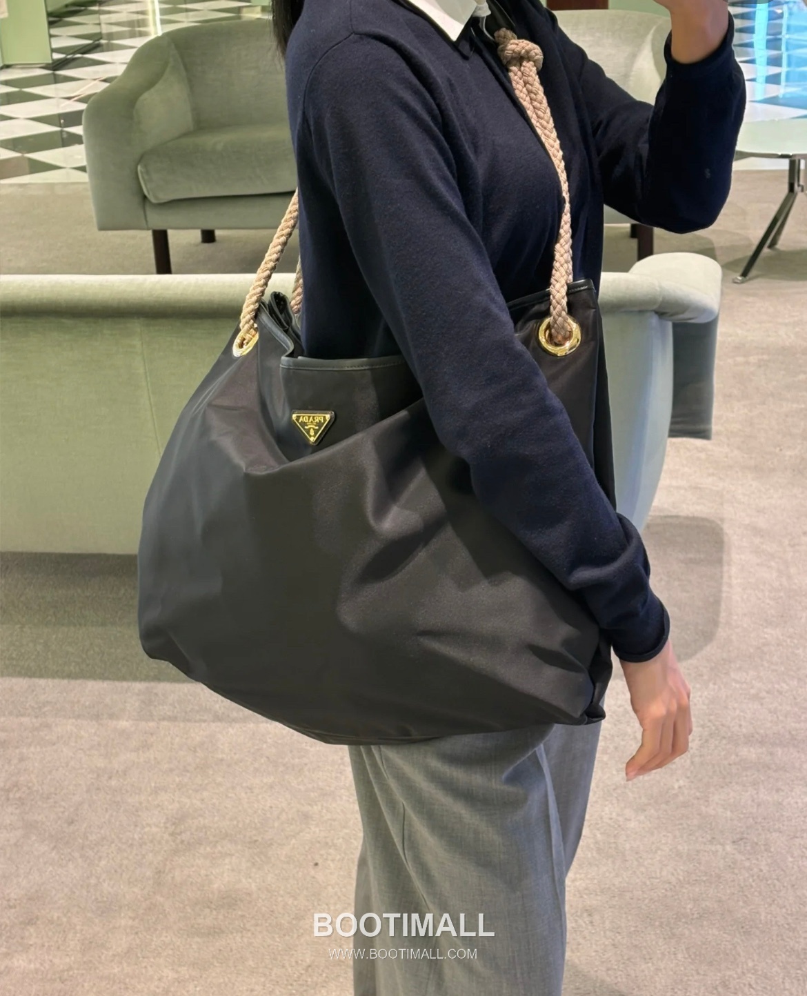 Prada Re-Nylon Oversize Tote Bag with Rope Handle Triangle Logo Detail 프라다 리나일론 로프 핸들 트라이앵글 로고 오버사이즈 토트백 1BC244 48cm 3