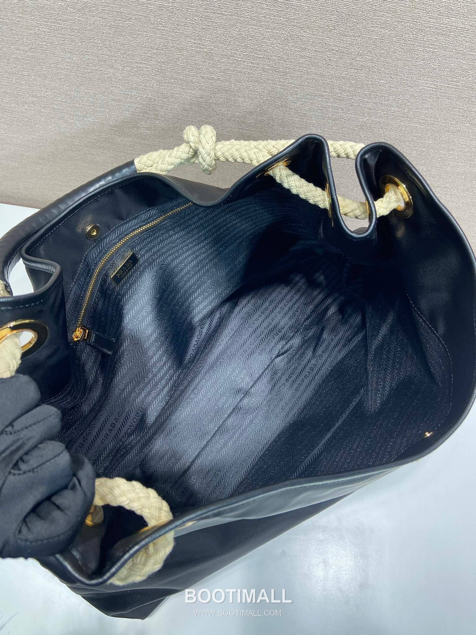 Prada Re-Nylon Oversize Tote Bag with Rope Handle Triangle Logo Detail 프라다 리나일론 로프 핸들 트라이앵글 로고 오버사이즈 토트백 1BC244 48cm 17