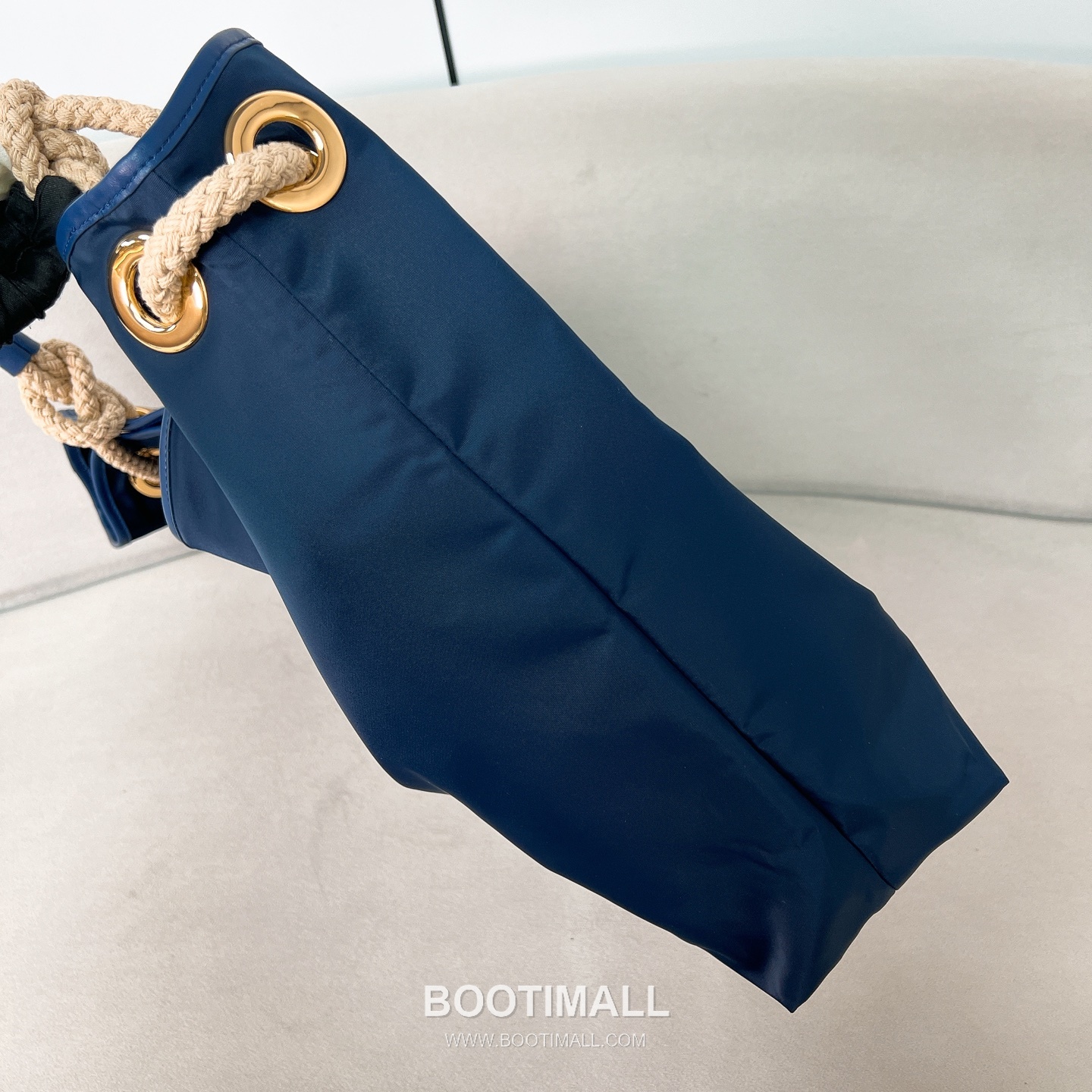 Prada Re-Nylon Oversize Tote Bag with Rope Handle Triangle Logo Detail 프라다 리나일론 로프 핸들 트라이앵글 로고 오버사이즈 토트백 1BC244 48cm 3