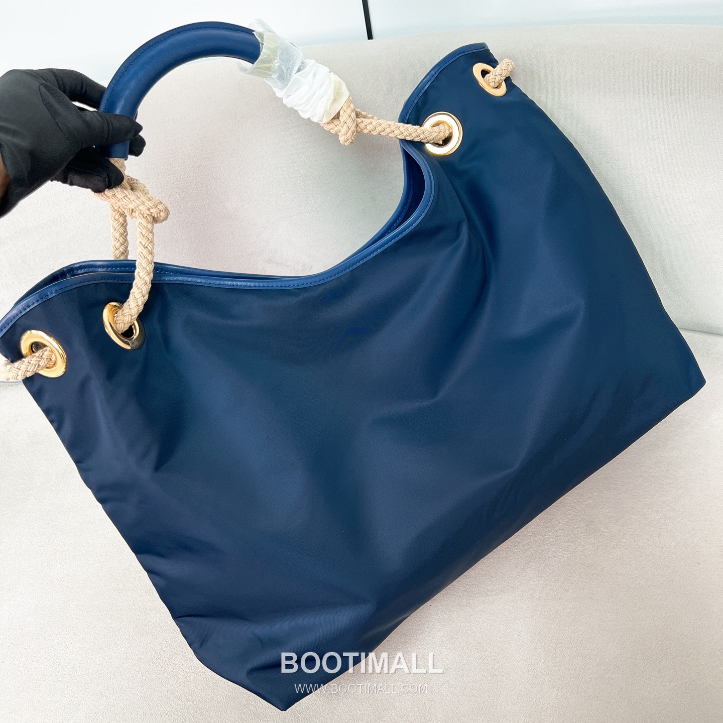 Prada Re-Nylon Oversize Tote Bag with Rope Handle Triangle Logo Detail 프라다 리나일론 로프 핸들 트라이앵글 로고 오버사이즈 토트백 1BC244 48cm 4