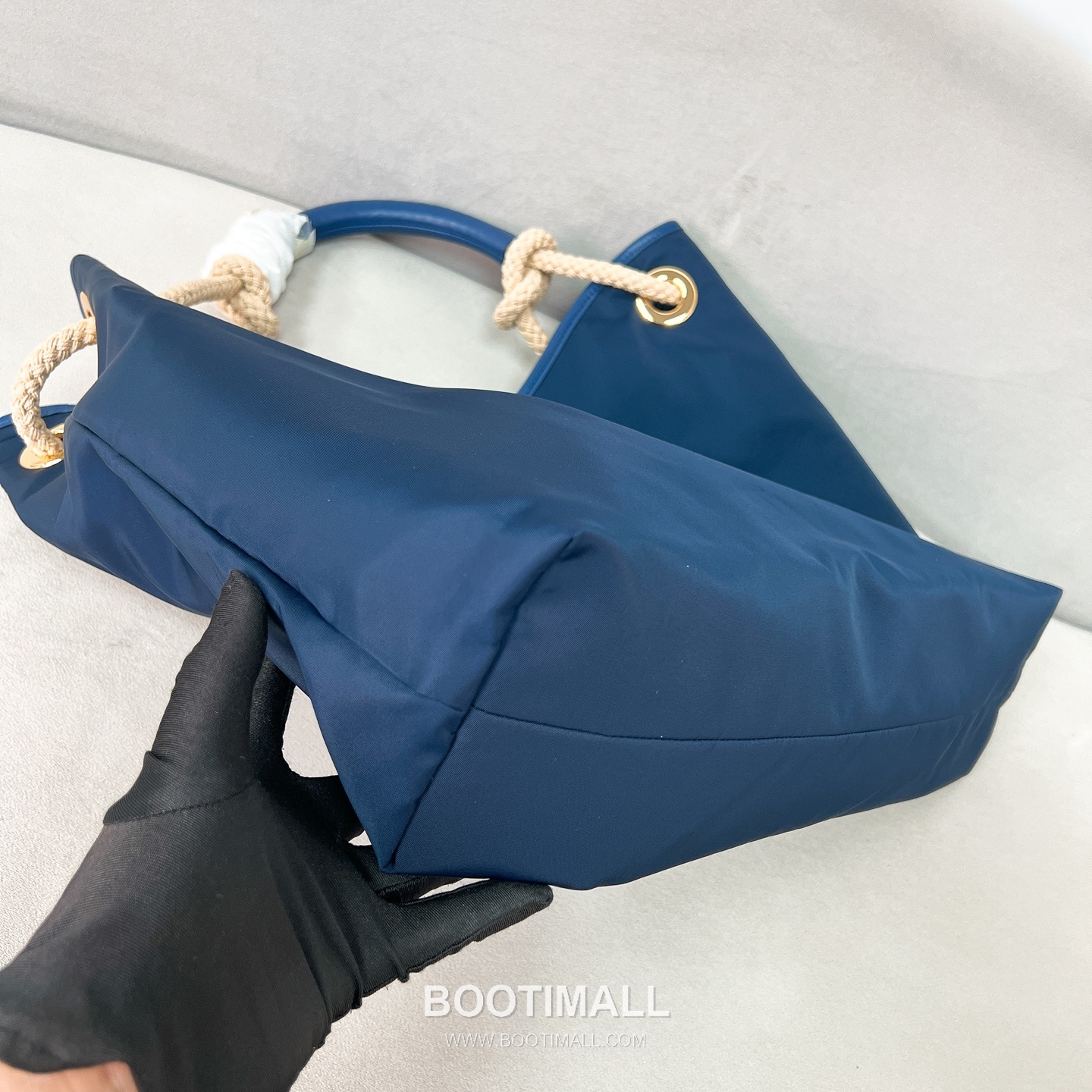 Prada Re-Nylon Oversize Tote Bag with Rope Handle Triangle Logo Detail 프라다 리나일론 로프 핸들 트라이앵글 로고 오버사이즈 토트백 1BC244 48cm 7