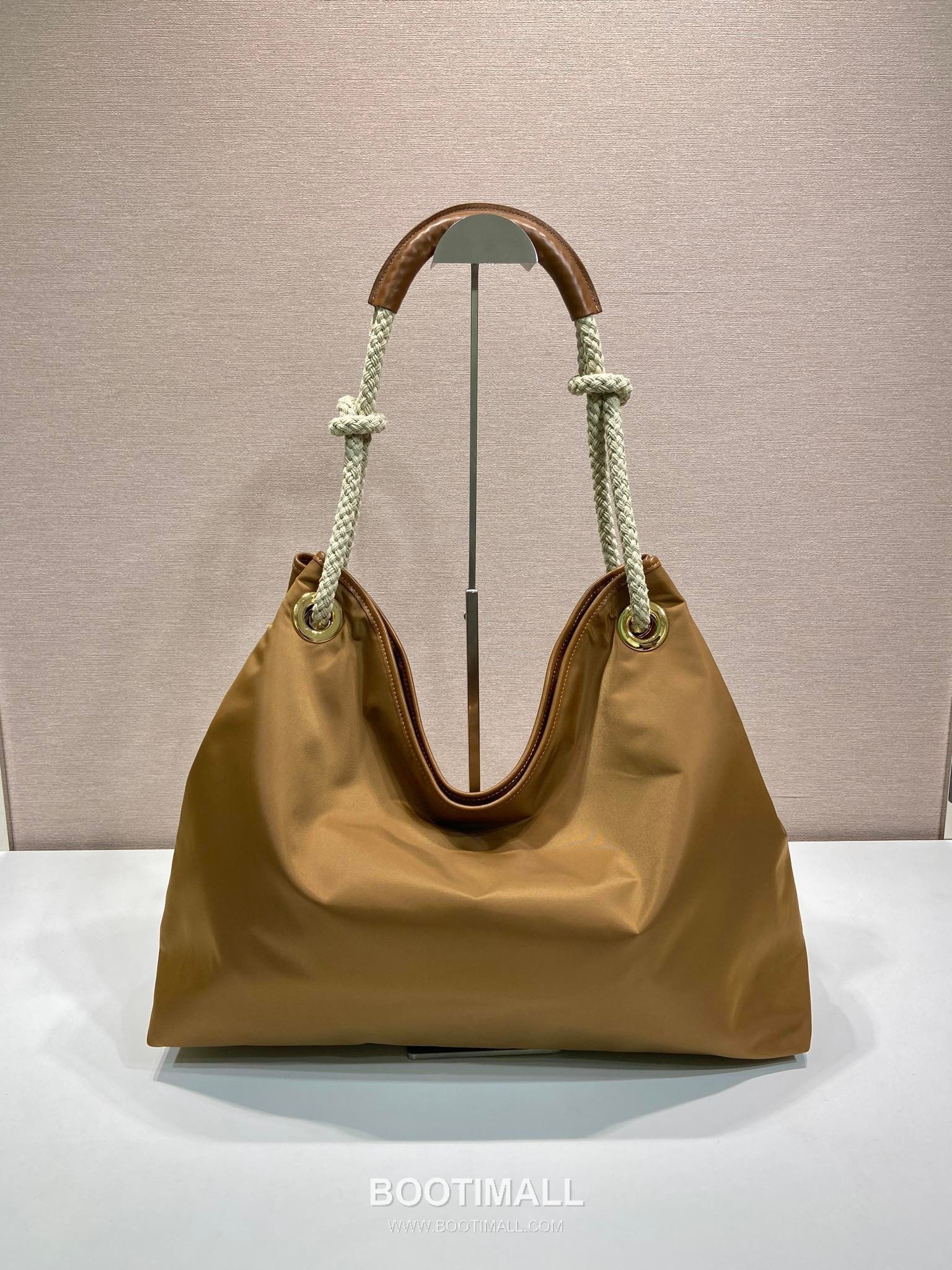 Prada Re-Nylon Oversize Tote Bag with Rope Handle Triangle Logo Detail 프라다 리나일론 로프 핸들 트라이앵글 로고 오버사이즈 토트백 1BC244 48cm 7