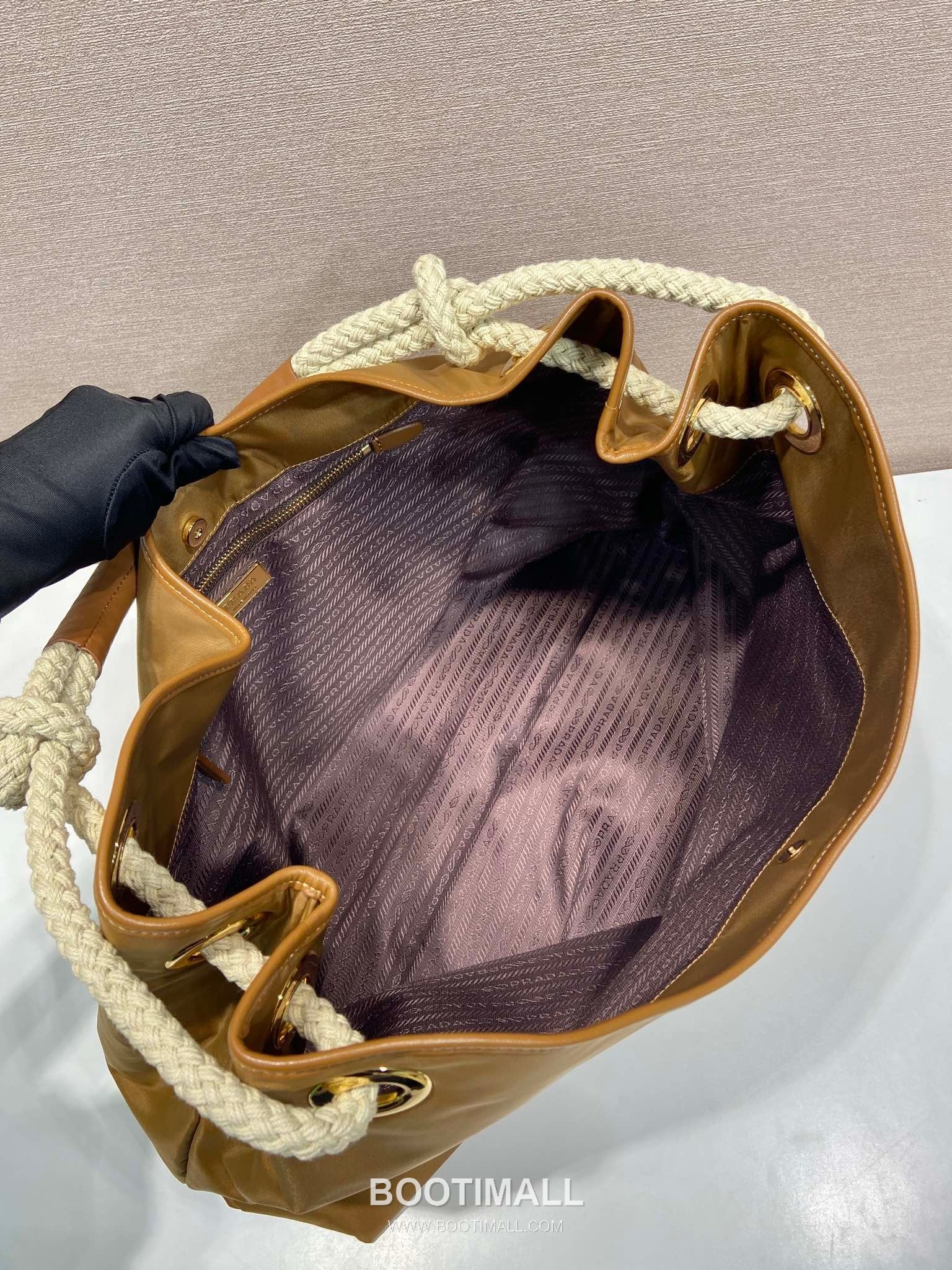 Prada Re-Nylon Oversize Tote Bag with Rope Handle Triangle Logo Detail 프라다 리나일론 로프 핸들 트라이앵글 로고 오버사이즈 토트백 1BC244 48cm 11