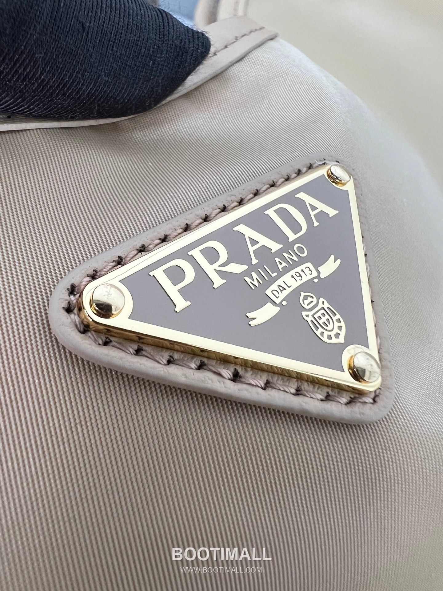 Prada Re-Nylon Oversize Tote Bag with Rope Handle Triangle Logo Detail 프라다 리나일론 로프 핸들 트라이앵글 로고 오버사이즈 토트백 1BC244 48cm 18
