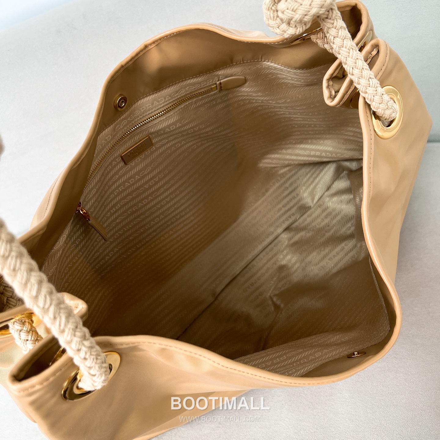 Prada Re-Nylon Oversize Tote Bag with Rope Handle Triangle Logo Detail 프라다 리나일론 로프 핸들 트라이앵글 로고 오버사이즈 토트백 1BC244 48cm 20