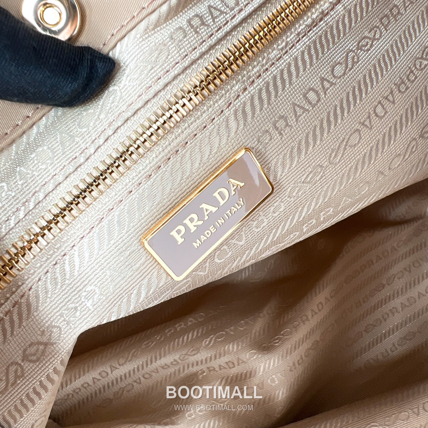 Prada Re-Nylon Oversize Tote Bag with Rope Handle Triangle Logo Detail 프라다 리나일론 로프 핸들 트라이앵글 로고 오버사이즈 토트백 1BC244 48cm 21