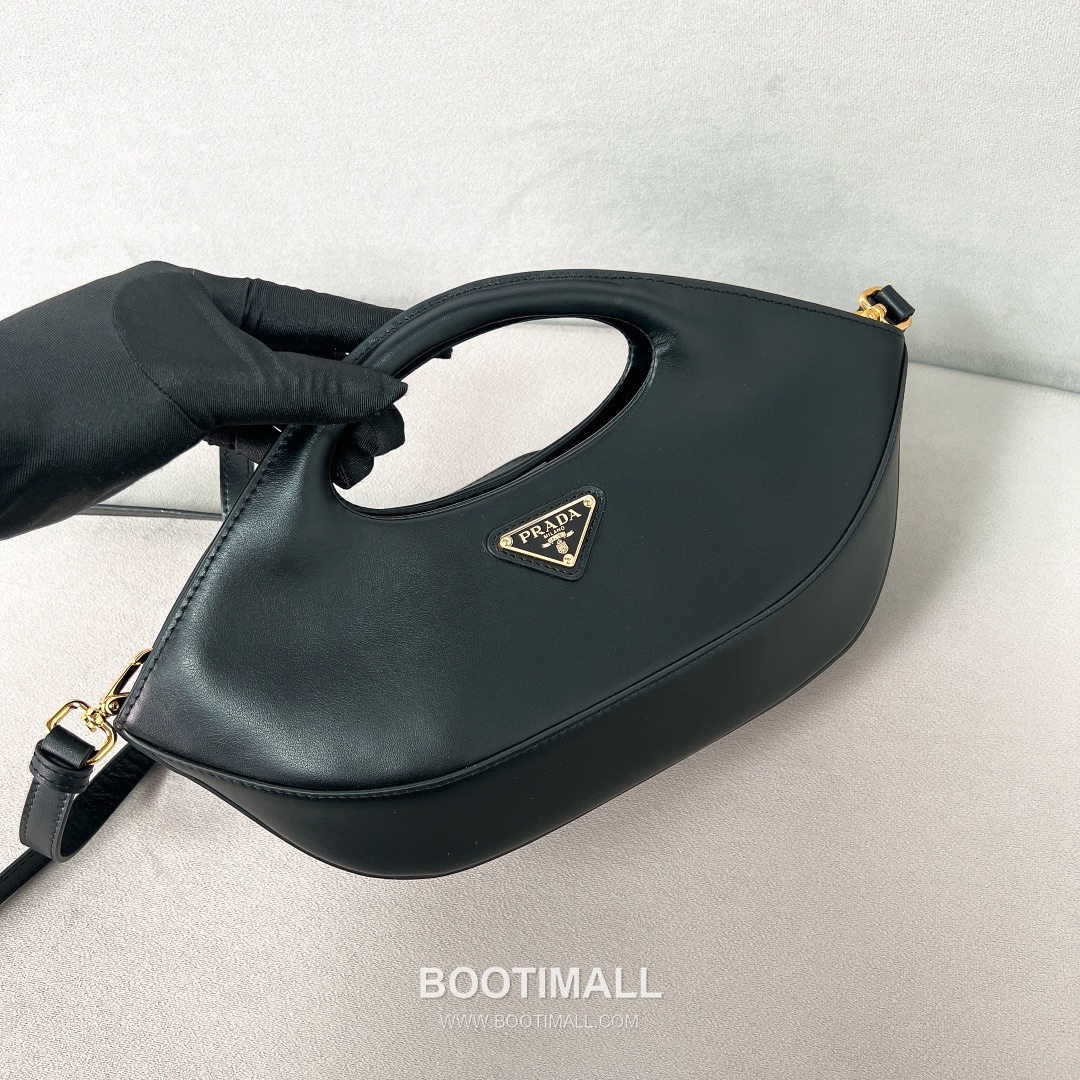 Prada Soft Calfskin Dumpling Hobo Bag with Triangle Logo Strap Detail 프라다 소프트 카프스킨 덤플링 트라이앵글 로고 스트랩 호보백 1BA421 32cm 2