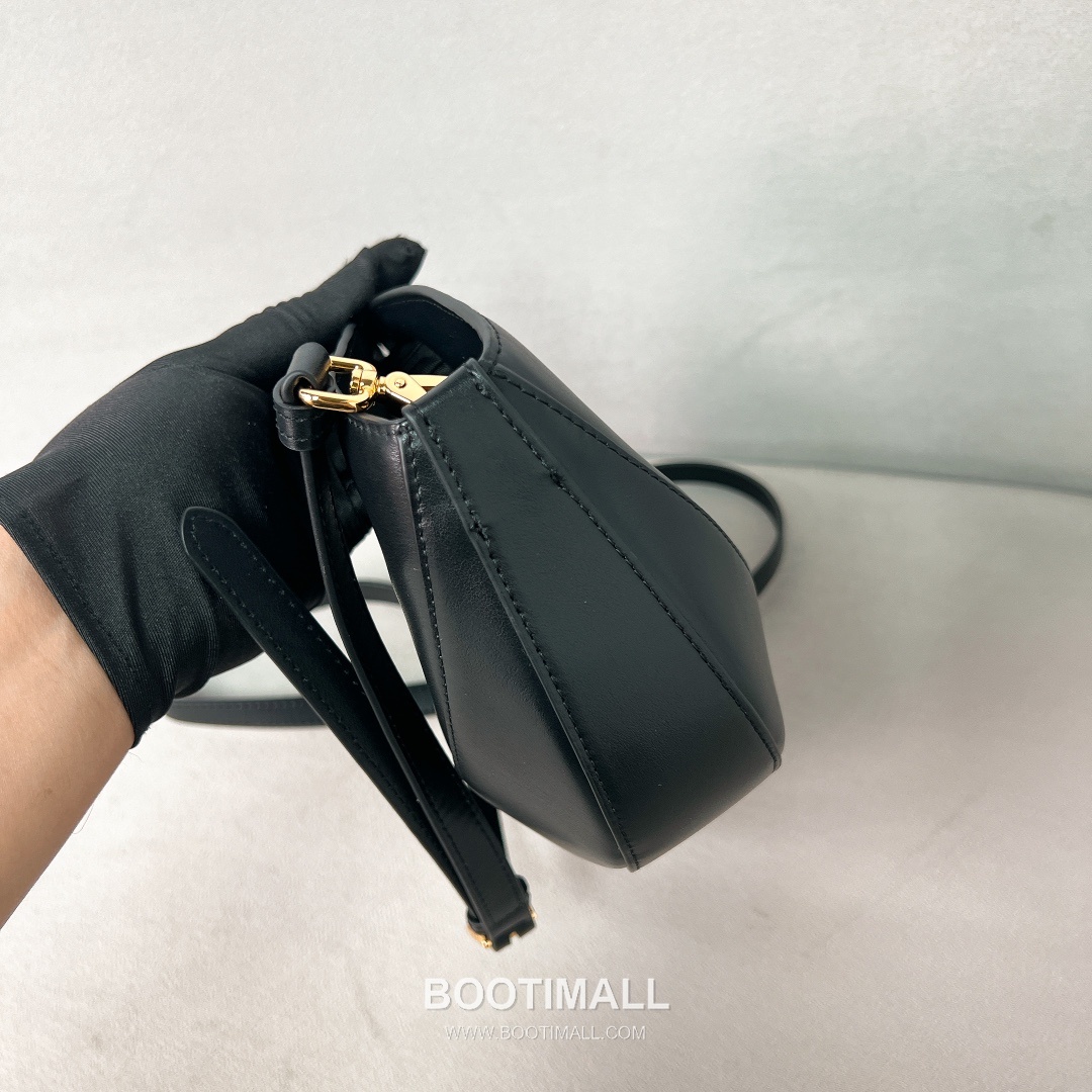 Prada Soft Calfskin Dumpling Hobo Bag with Triangle Logo Strap Detail 프라다 소프트 카프스킨 덤플링 트라이앵글 로고 스트랩 호보백 1BA421 32cm 3