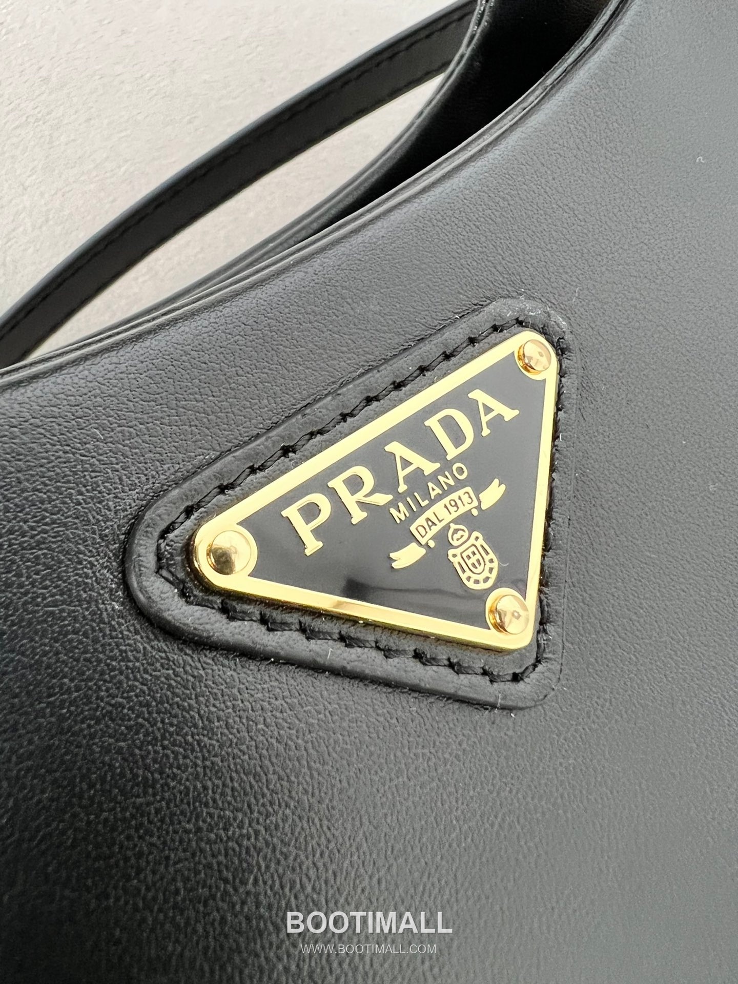 Prada Soft Calfskin Dumpling Hobo Bag with Triangle Logo Strap Detail 프라다 소프트 카프스킨 덤플링 트라이앵글 로고 스트랩 호보백 1BA421 32cm 6