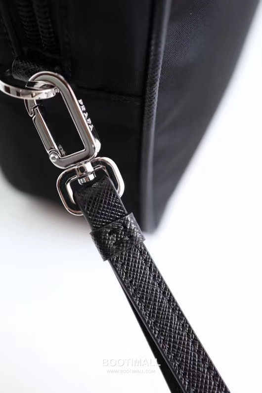 Prada Parachute Nylon Clutch Bag with Triangle Logo Zip Detail 프라다 패러슈트 나일론 트라이앵글 로고 집 클러치백 2NE007 24cm 4
