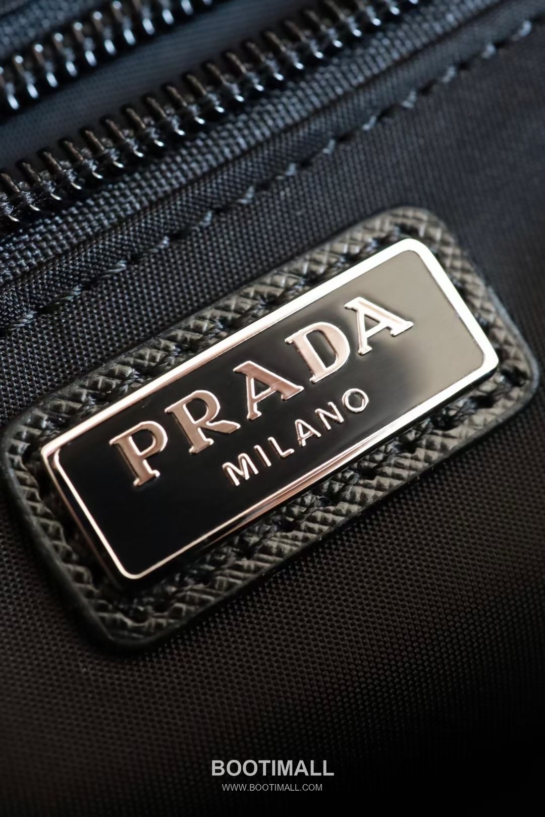 Prada Parachute Nylon Pouch with Triangle Logo Double Zip Pocket Detail 프라다 패러슈트 나일론 트라이앵글 로고 더블 집 포켓 파우치 2NA029 26cm 7