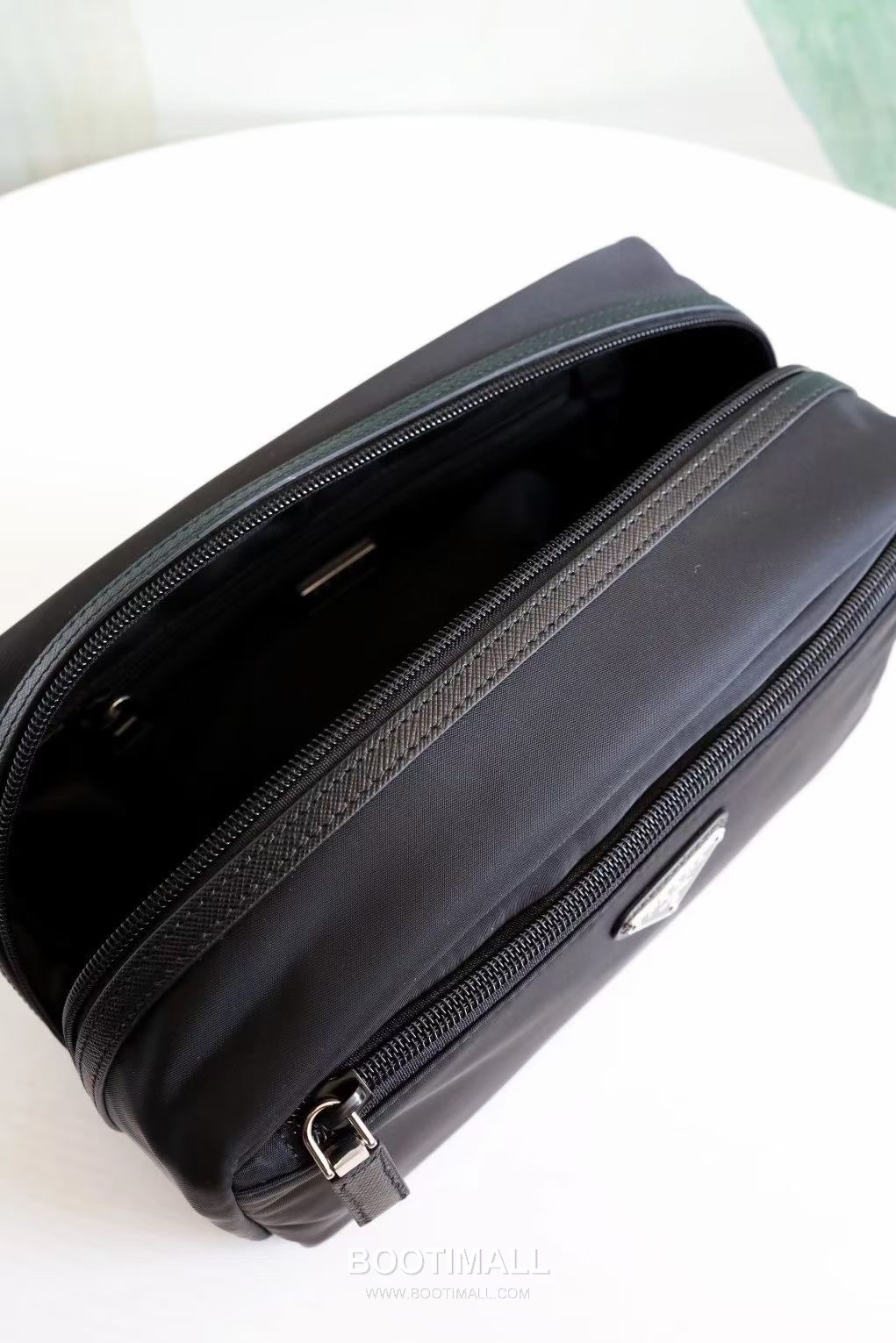 Prada Parachute Nylon Pouch with Calfskin Trim Triangle Logo Zip Pocket Detail 프라다 패러슈트 나일론 카프스킨 트림 트라이앵글 로고 집 포켓 파우치 2NA028 23cm 5