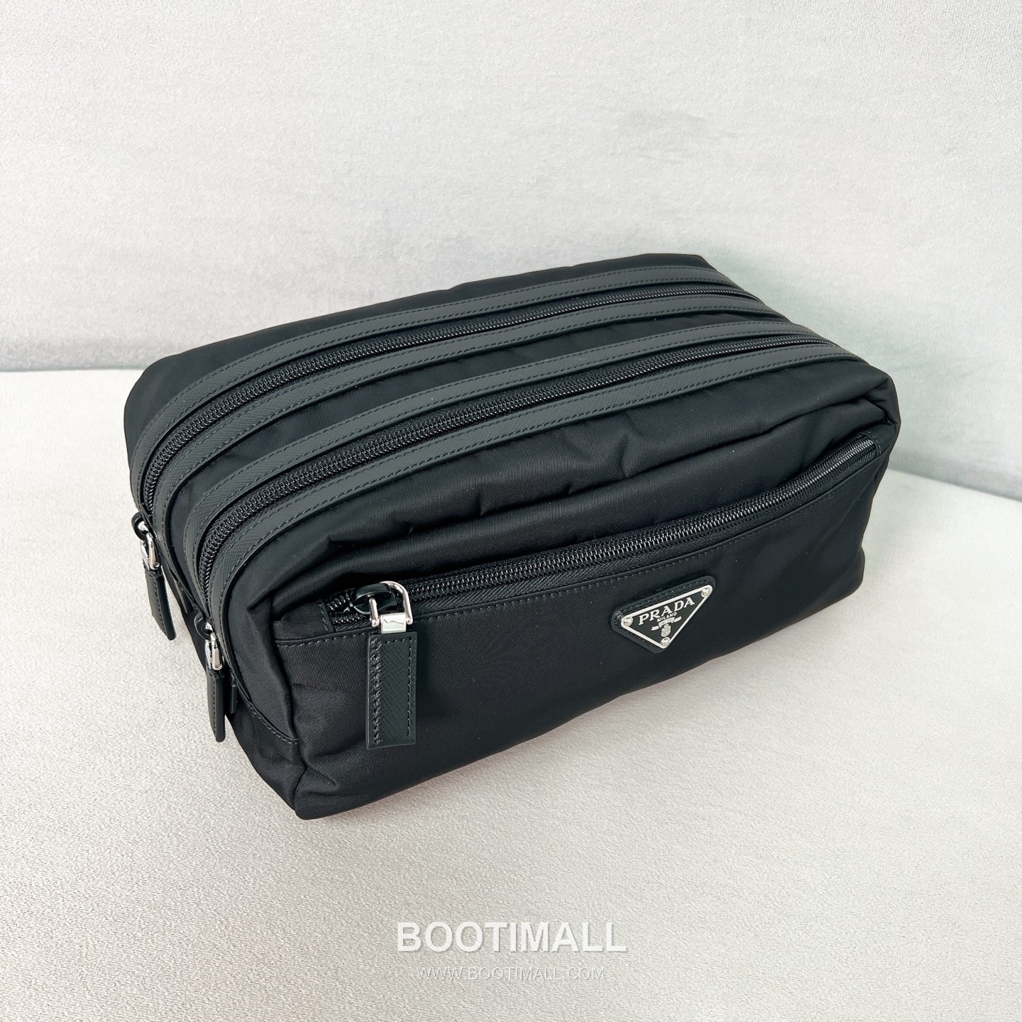 Prada Parachute Nylon Toiletry Pouch with Triangle Logo Double Zip Detail 프라다 패러슈트 나일론 트라이앵글 로고 더블 집 파우치 2NA030 26cm 7