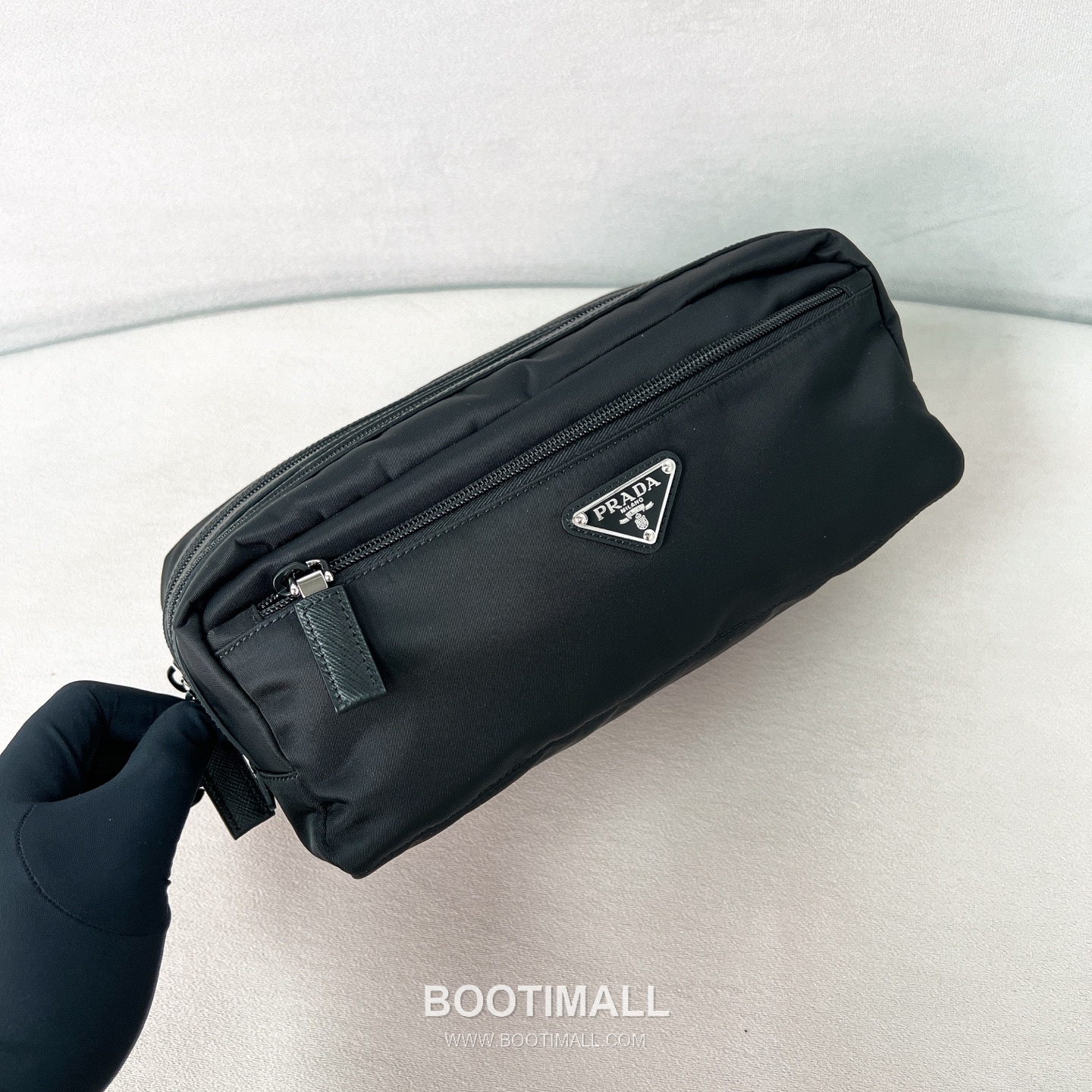 Prada Parachute Nylon Toiletry Pouch with Triangle Logo Double Zip Detail 프라다 패러슈트 나일론 트라이앵글 로고 더블 집 파우치 2NA030 26cm 8