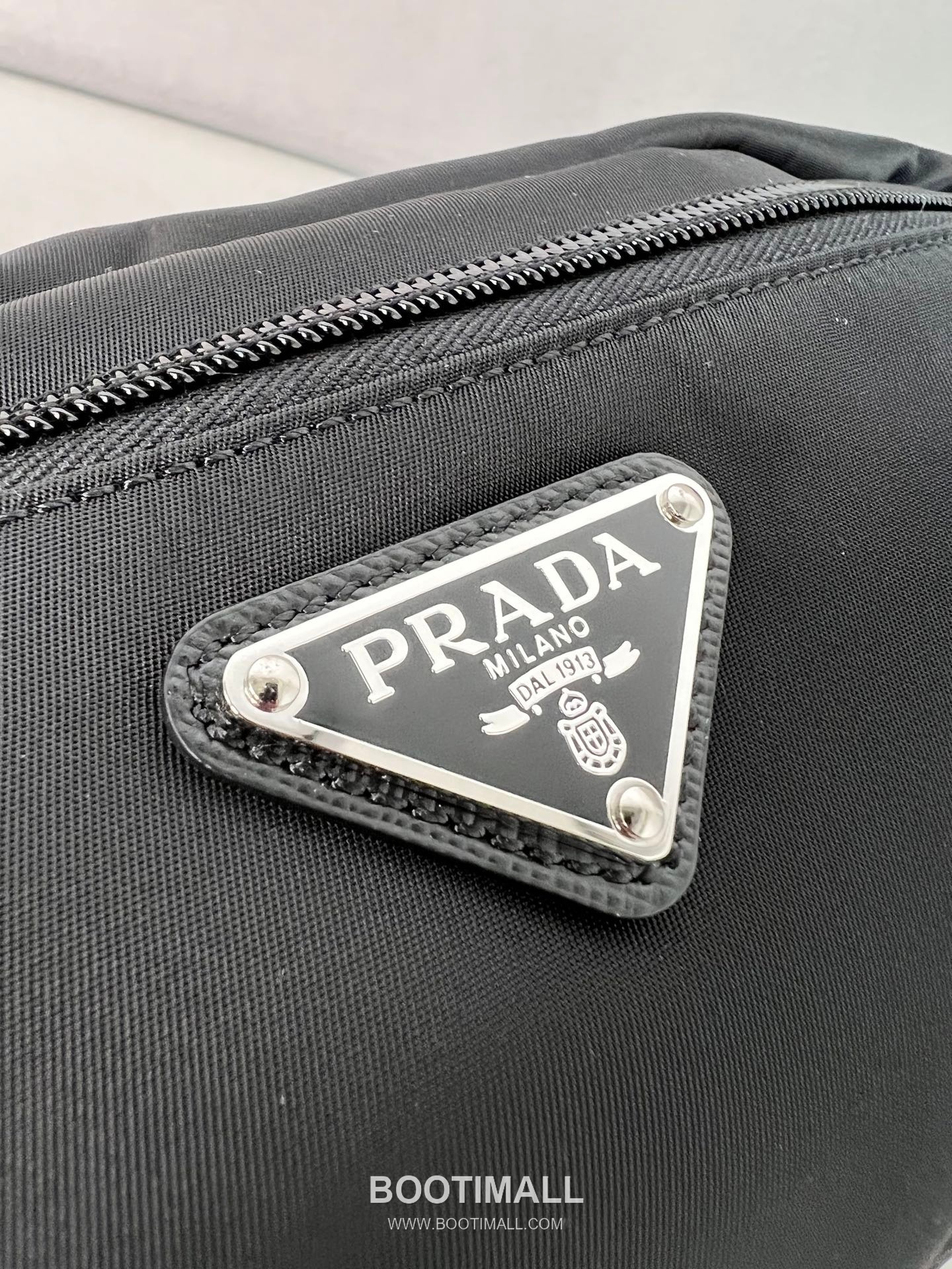 Prada Parachute Nylon Toiletry Pouch with Triangle Logo Double Zip Detail 프라다 패러슈트 나일론 트라이앵글 로고 더블 집 파우치 2NA030 26cm 11