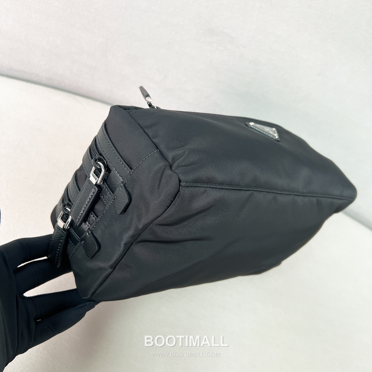 Prada Parachute Nylon Toiletry Pouch with Triangle Logo Double Zip Detail 프라다 패러슈트 나일론 트라이앵글 로고 더블 집 파우치 2NA030 26cm 12